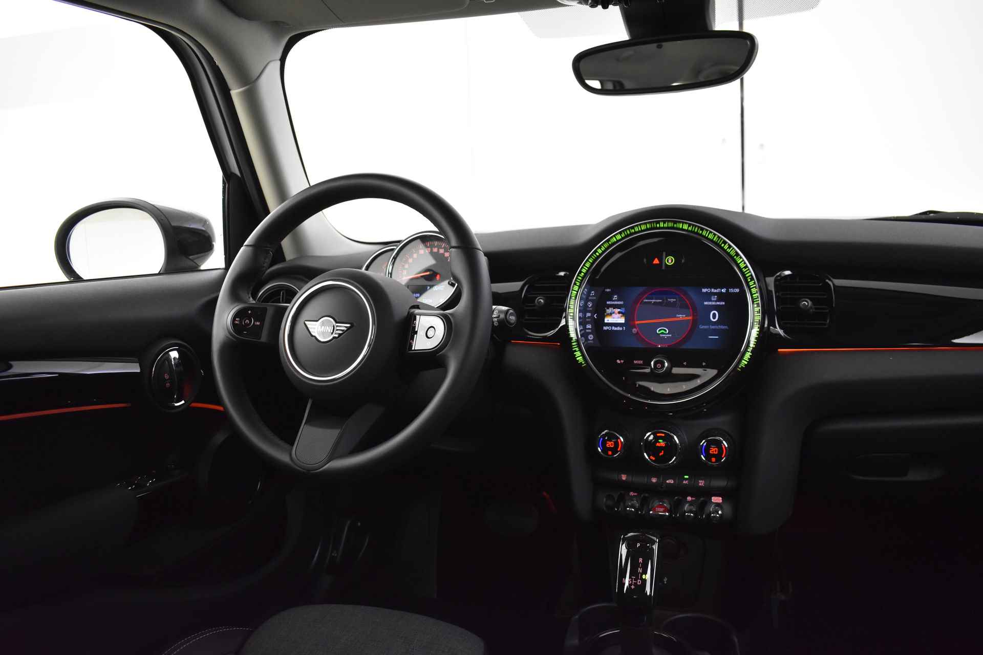 MINI Hatchback Cooper Classic Automaat / Sportstoelen / Cruise Control / LED / PDC achter / Navigatie / Airconditioning / Multifunctioneel stuurwiel - 11/44