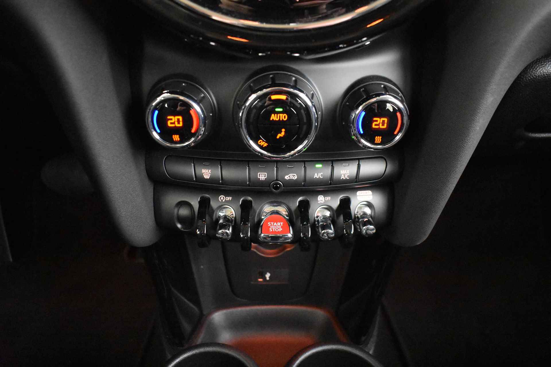 MINI Hatchback Cooper Classic Automaat / Sportstoelen / Cruise Control / LED / PDC achter / Navigatie / Airconditioning / Multifunctioneel stuurwiel - 19/44