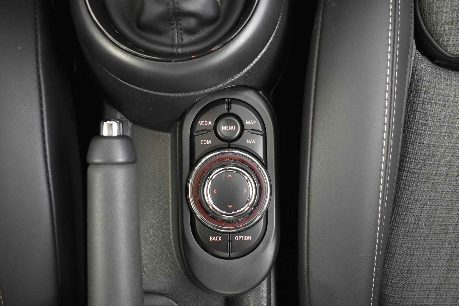 MINI Hatchback Cooper Classic Automaat / Sportstoelen / Cruise Control / LED / PDC achter / Navigatie / Airconditioning / Multifunctioneel stuurwiel - 25/44