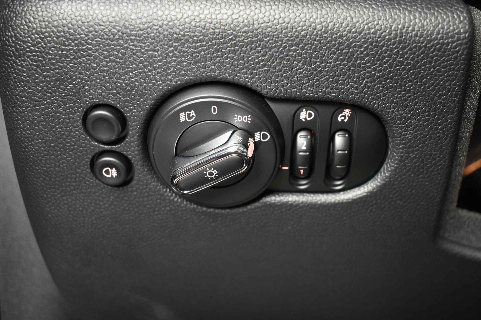 MINI Hatchback Cooper Classic Automaat / Sportstoelen / Cruise Control / LED / PDC achter / Navigatie / Airconditioning / Multifunctioneel stuurwiel - 28/44
