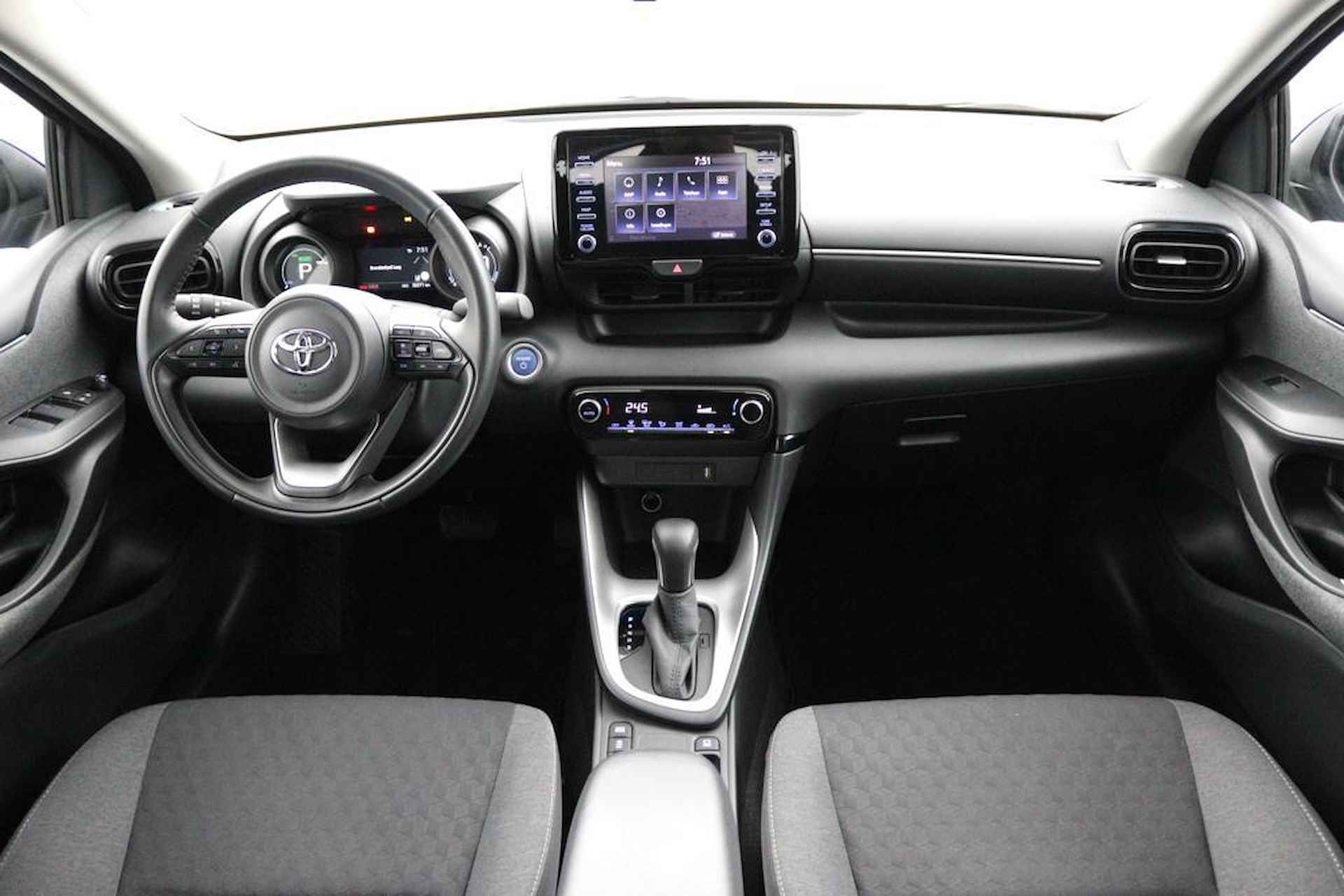 Toyota Yaris 1.5 Hybrid Dynamic | Navigatie | Trekhaak | Apple carplay - Android auto | Climate control | - 4/49