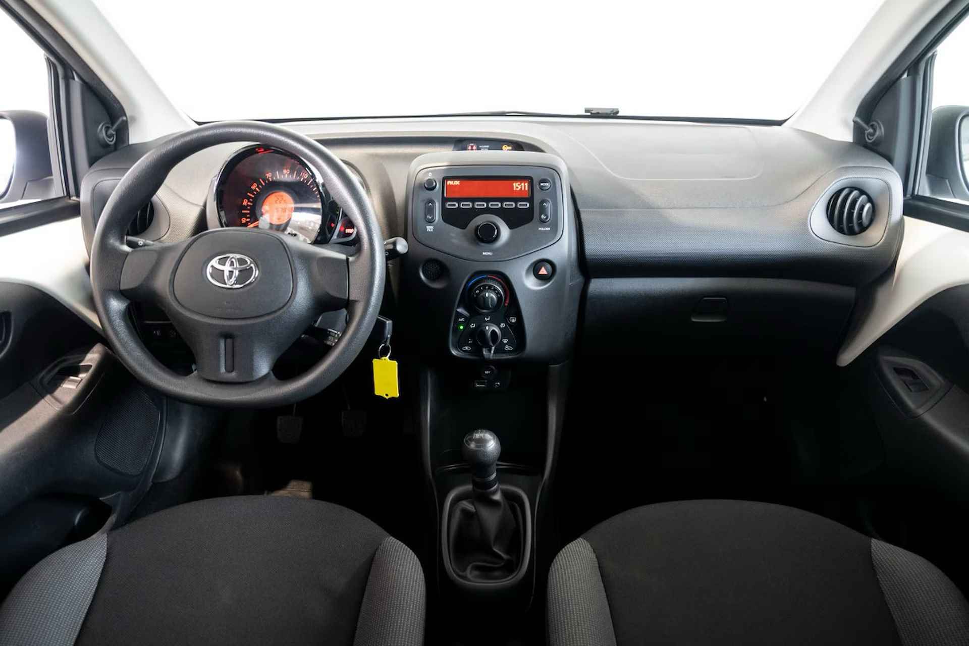 Toyota Aygo 1.0 VVT-i x-now Airco | Bluetooth | 5 Duers | Limit Control | Led Dagrij - 2/7