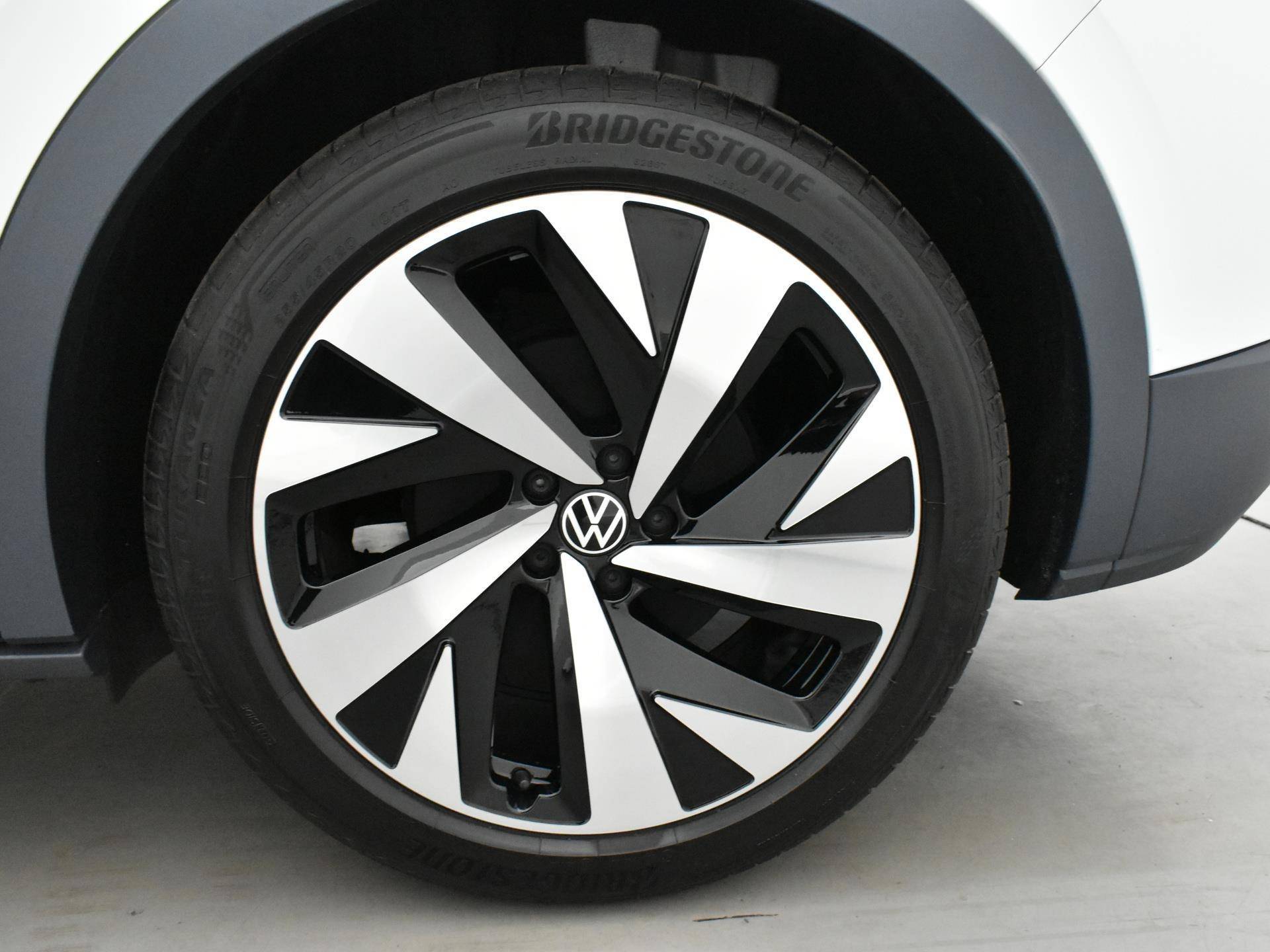 Volkswagen ID.4 First 77 kWh 204 PK | Automaat | 8% Bijtelling | Navigatie | Camera | Lichtmetalen velgen | Apple carplay | Android auto |  Adaptive cruise control | LED | Lichtmetalen velgen | - 11/26