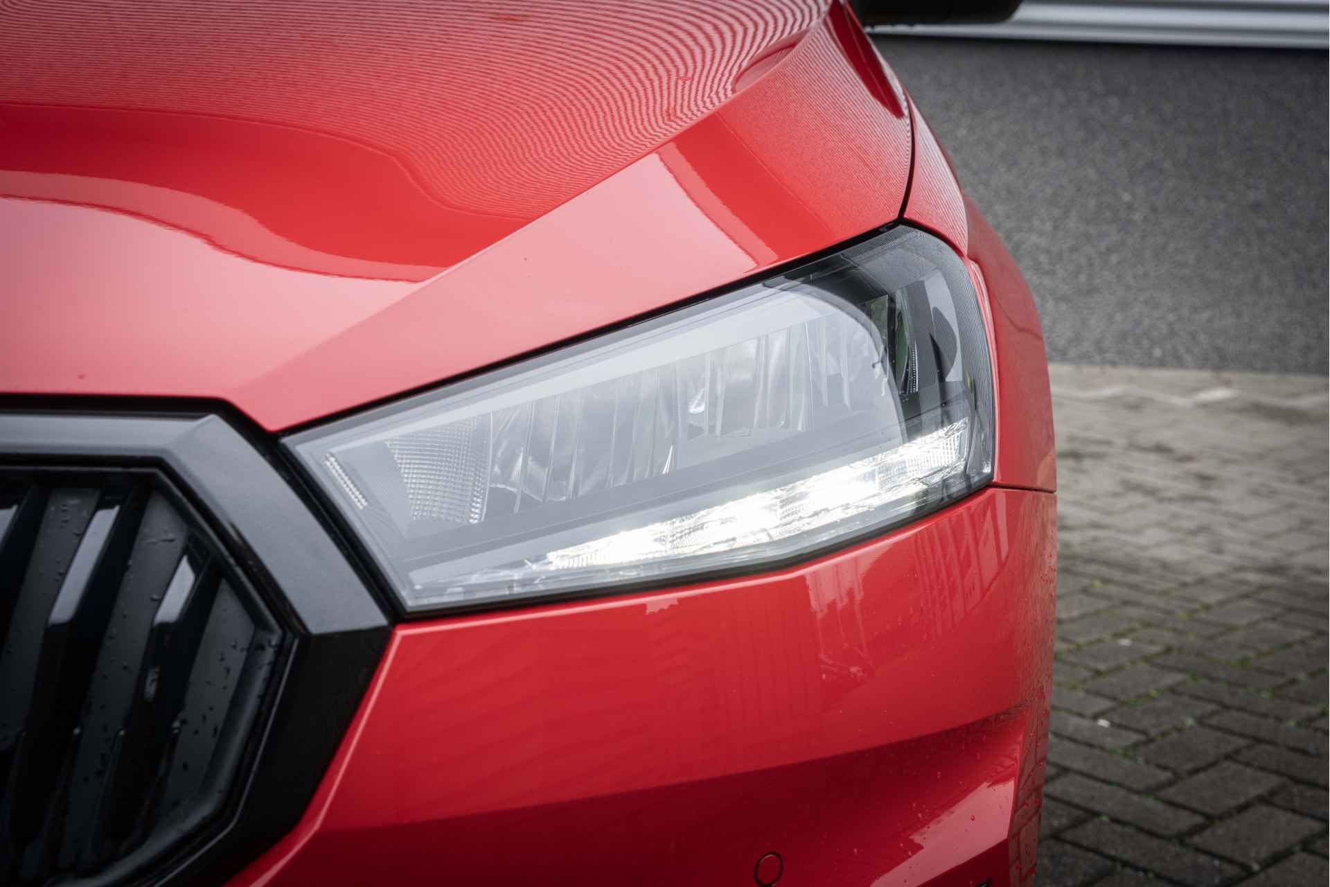 Škoda Fabia 1.0 TSI Monte Carlo | Achteruitrijcamera | Verwarmbare stoelen | Adaptieve Cruise control | Travel assist | - 9/43