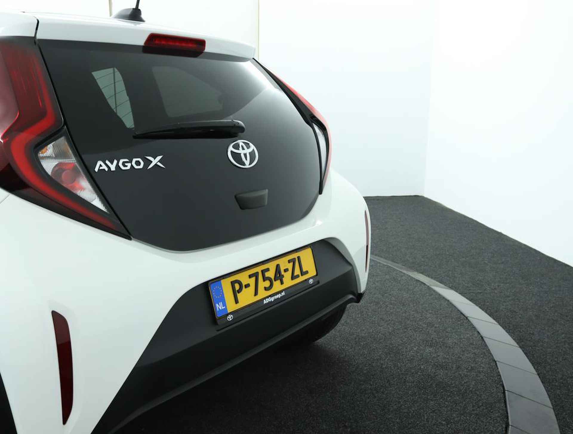 Toyota Aygo X 1.0 VVT-i MT first | Climate Control | Cruise Control Adaptief | Apple Carplay/Android Auto | Camera | - 40/48
