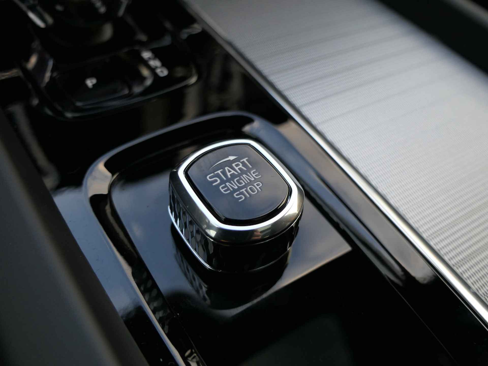 Volvo XC60 T8 AWD Polestar Engineered | Heico uitlaten | Bowers & Wilkins | Trekhaak | Gelamineerd Glas | 22" | Long Range | Panoramadak - 39/53