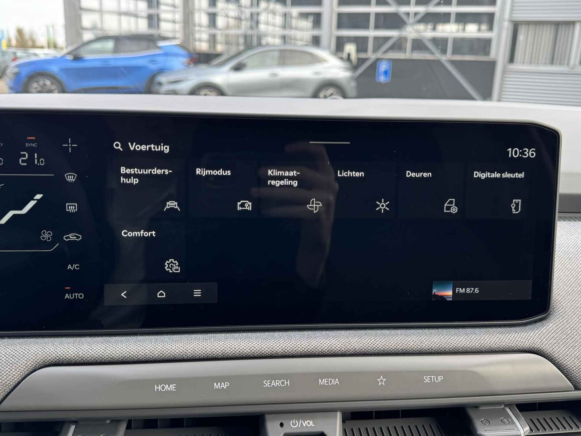 Kia EV3 Plus Advanced 81.4 kWh Beschikbaar voor proefritten | Schuif/kantel dak | Stoelverwarming | Keyless - 28/48