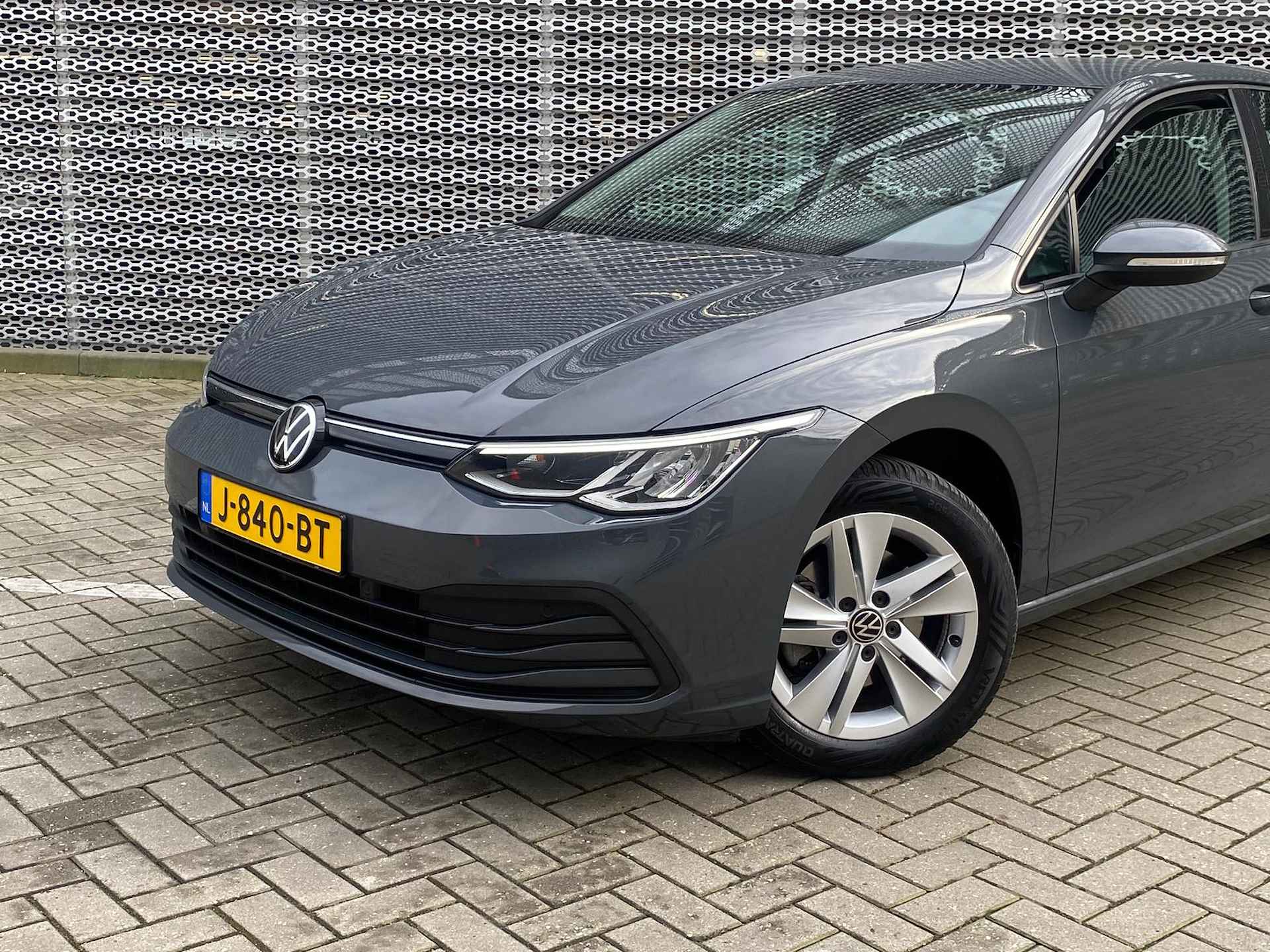 Volkswagen Golf 1.5 TSI Life / Navigatie / Achteruitrij camera / Parkeersensoren V+A / App connect / P4 - 4/19