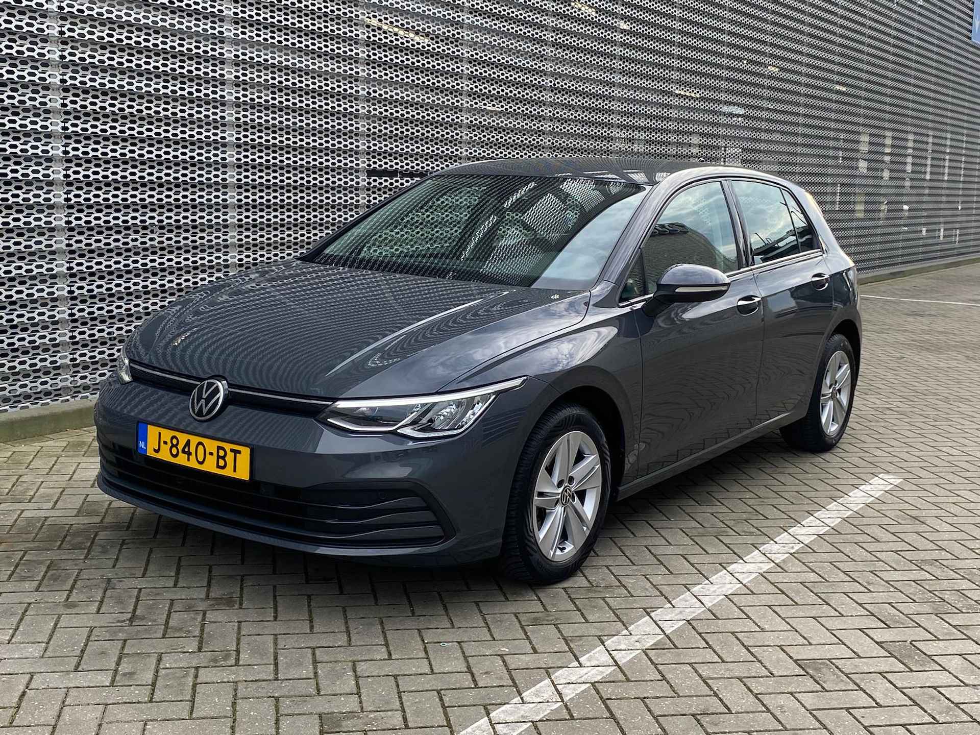 Volkswagen Golf 1.5 TSI Life / Navigatie / Achteruitrij camera / Parkeersensoren V+A / App connect / P4 - 6/19