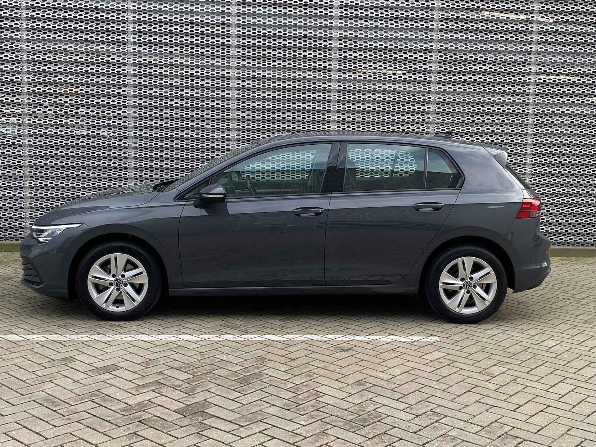 Volkswagen Golf 1.5 TSI Life / Navigatie / Achteruitrij camera / Parkeersensoren V+A / App connect / P4 - 7/19