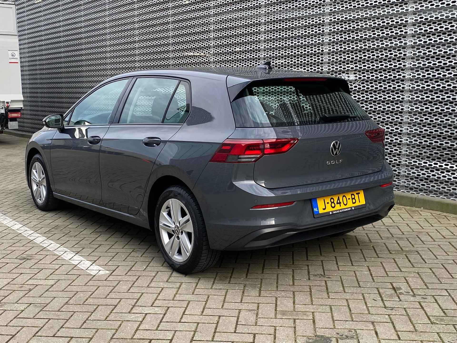 Volkswagen Golf 1.5 TSI Life / Navigatie / Achteruitrij camera / Parkeersensoren V+A / App connect / P4 - 8/19