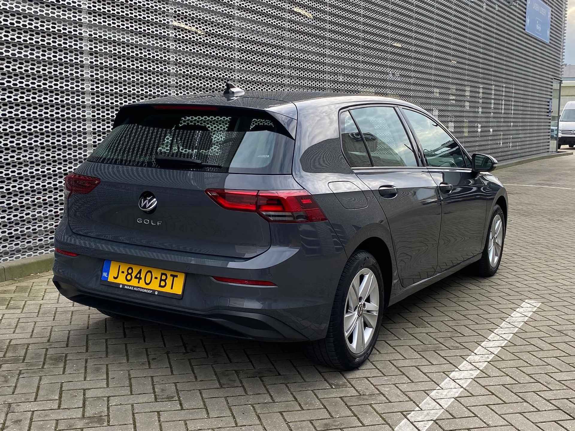 Volkswagen Golf 1.5 TSI Life / Navigatie / Achteruitrij camera / Parkeersensoren V+A / App connect / P4 - 9/19