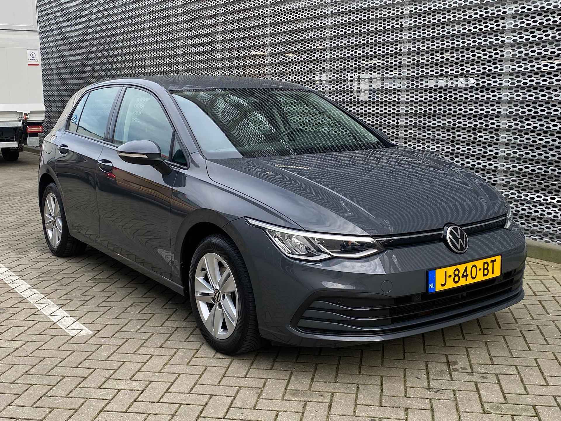 Volkswagen Golf 1.5 TSI Life / Navigatie / Achteruitrij camera / Parkeersensoren V+A / App connect / P4 - 11/19