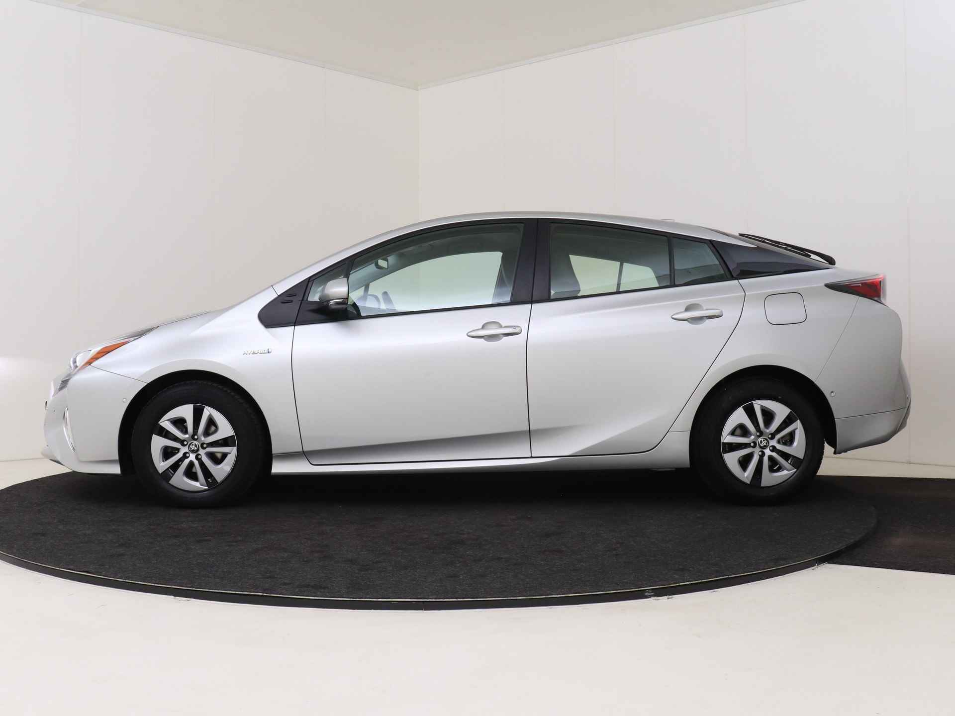 Toyota Prius 1.8 Executive | JBL I Trekhaak | Head-up Display | Parkeerhulp | Navigatie I Climate Control I Cruise Control I Camera I USB I Lederen Bekleding I 1e Eigenaar I Dealer Onderhouden I Stoelverwarming Voor I Keyless Entry/Start I - 4/48