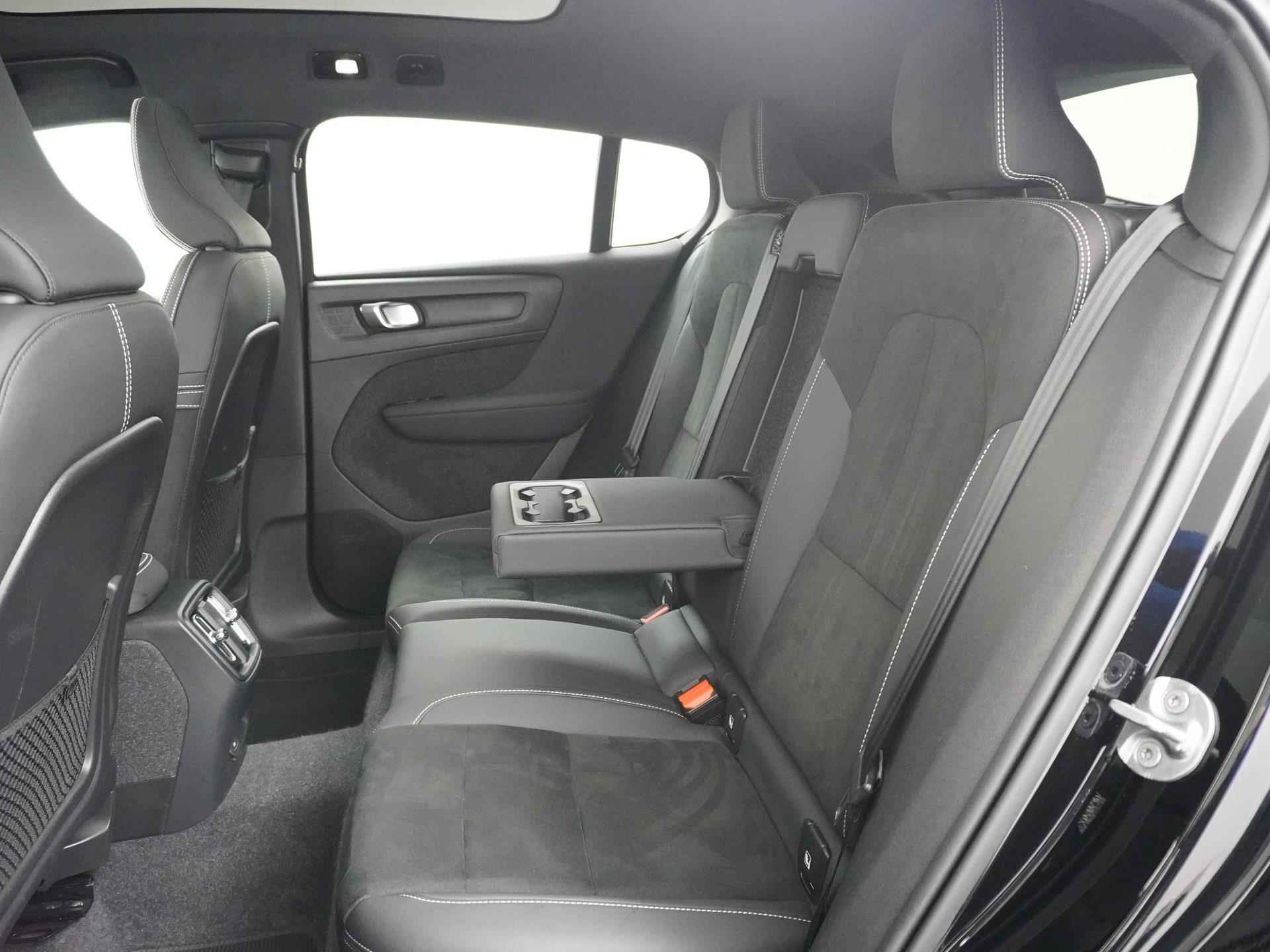 Volvo C40 Recharge Twin Intro Ed. 78 kWh AWD PANO | TREKHAAK | RIJKLAARPRIJS INCL. 12 MND. BOVAGGARANTIE | - 28/48