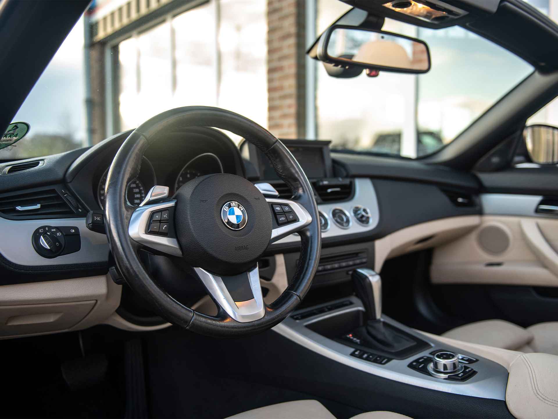 BMW Z4 Roadster sDrive23iA Executive | Apple Carplay | Navi Prof | Comfort Access | Leder | Sportstoelen | Memory Seat | Stoelverw. | Xenon + Grootlichtass. | 19" Lichtmetaal V-spaak 296 | Aut.dimm.spiegels bi+bui. | Schakelflippers - 4/63