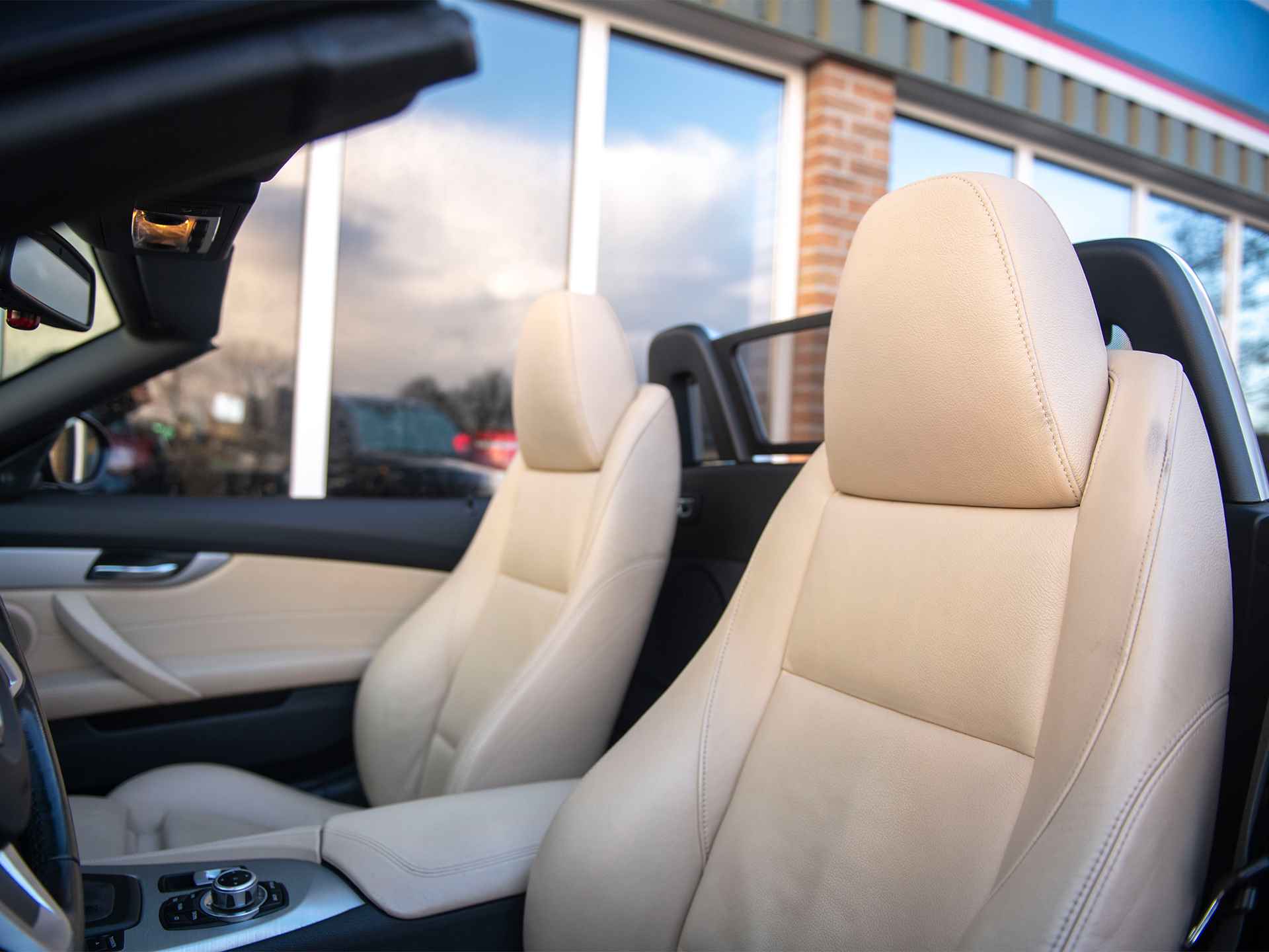 BMW Z4 Roadster sDrive23iA Executive | Apple Carplay | Navi Prof | Comfort Access | Leder | Sportstoelen | Memory Seat | Stoelverw. | Xenon + Grootlichtass. | 19" Lichtmetaal V-spaak 296 | Aut.dimm.spiegels bi+bui. | Schakelflippers - 5/63