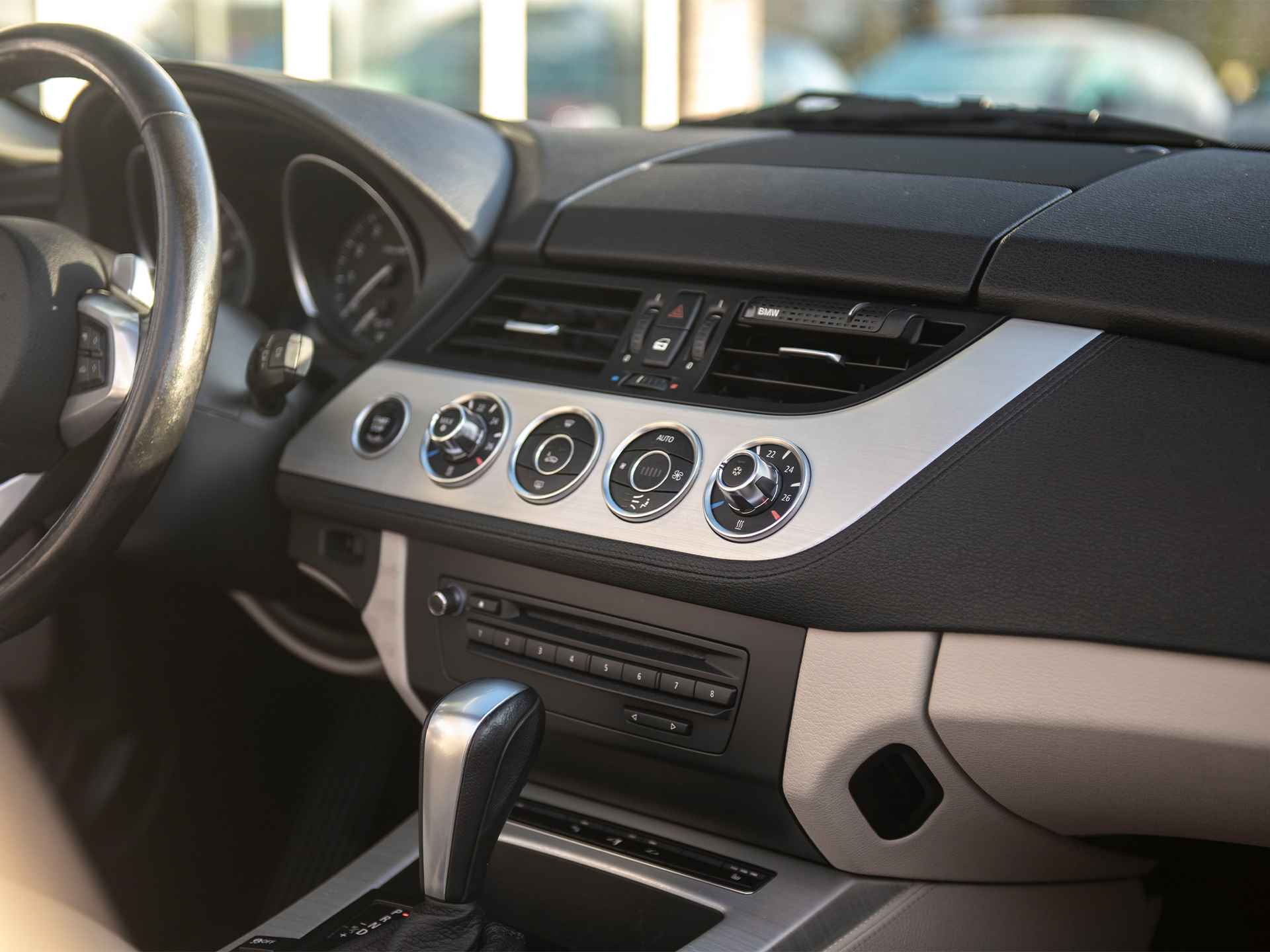 BMW Z4 Roadster sDrive23iA Executive | Apple Carplay | Navi Prof | Comfort Access | Leder | Sportstoelen | Memory Seat | Stoelverw. | Xenon + Grootlichtass. | 19" Lichtmetaal V-spaak 296 | Aut.dimm.spiegels bi+bui. | Schakelflippers - 10/63