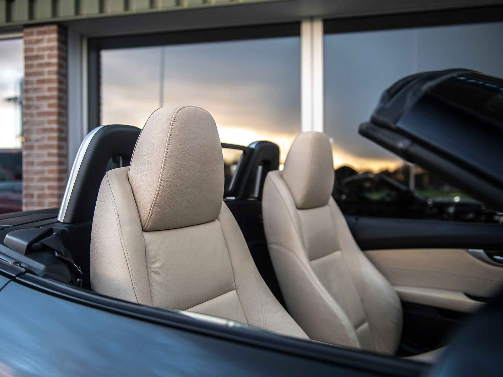BMW Z4 Roadster sDrive23iA Executive | Apple Carplay | Navi Prof | Comfort Access | Leder | Sportstoelen | Memory Seat | Stoelverw. | Xenon + Grootlichtass. | 19" Lichtmetaal V-spaak 296 | Aut.dimm.spiegels bi+bui. | Schakelflippers - 16/63