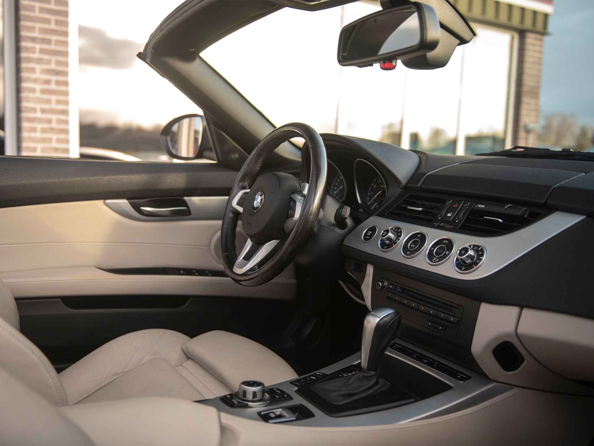 BMW Z4 Roadster sDrive23iA Executive | Apple Carplay | Navi Prof | Comfort Access | Leder | Sportstoelen | Memory Seat | Stoelverw. | Xenon + Grootlichtass. | 19" Lichtmetaal V-spaak 296 | Aut.dimm.spiegels bi+bui. | Schakelflippers - 17/63
