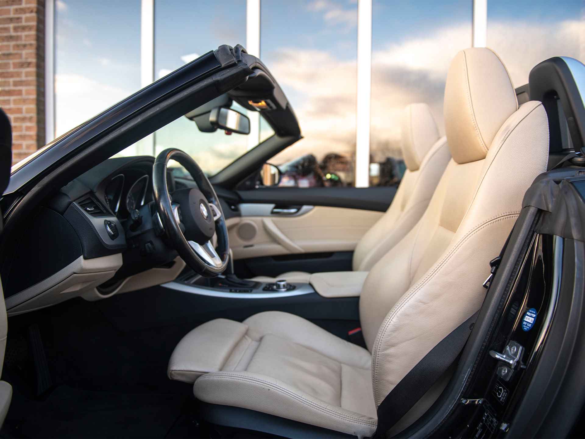 BMW Z4 Roadster sDrive23iA Executive | Apple Carplay | Navi Prof | Comfort Access | Leder | Sportstoelen | Memory Seat | Stoelverw. | Xenon + Grootlichtass. | 19" Lichtmetaal V-spaak 296 | Aut.dimm.spiegels bi+bui. | Schakelflippers - 24/63