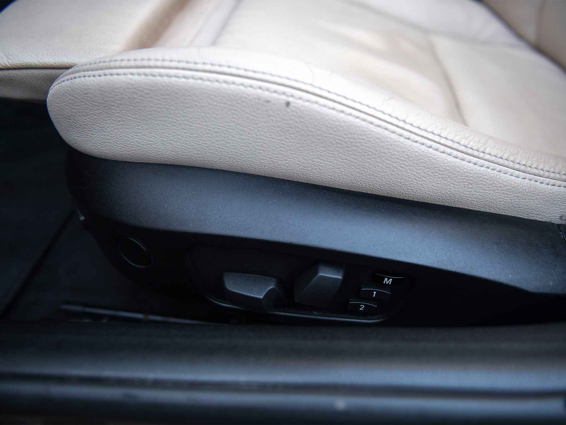 BMW Z4 Roadster sDrive23iA Executive | Apple Carplay | Navi Prof | Comfort Access | Leder | Sportstoelen | Memory Seat | Stoelverw. | Xenon + Grootlichtass. | 19" Lichtmetaal V-spaak 296 | Aut.dimm.spiegels bi+bui. | Schakelflippers - 27/63