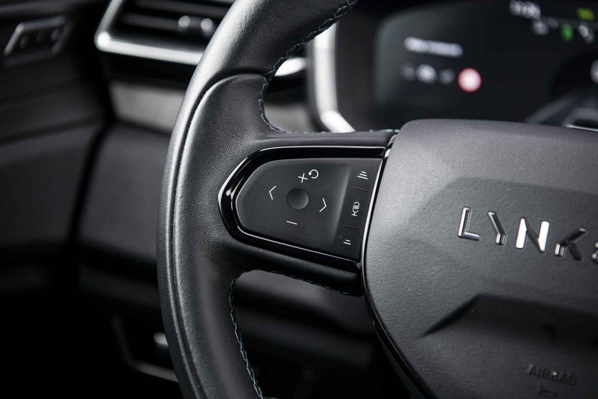 Lynk & Co 01 1.5 Plug-in Hybrid | Panoramadak | Adaptive cruise control | Camera | Navigatie | LED koplampen | Keyless | Apple Carplay / Android Auto | Dode hoek detectie | 20 inch velgen | - 27/34