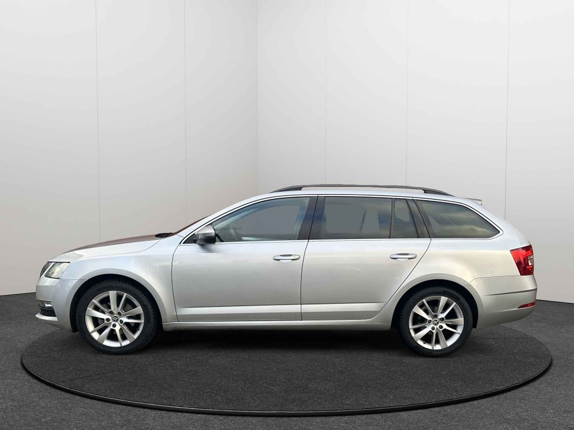 Skoda Octavia Combi 1.5 TSI Business Edition 150PK Automaat Navigatie Half Leder - 33/37