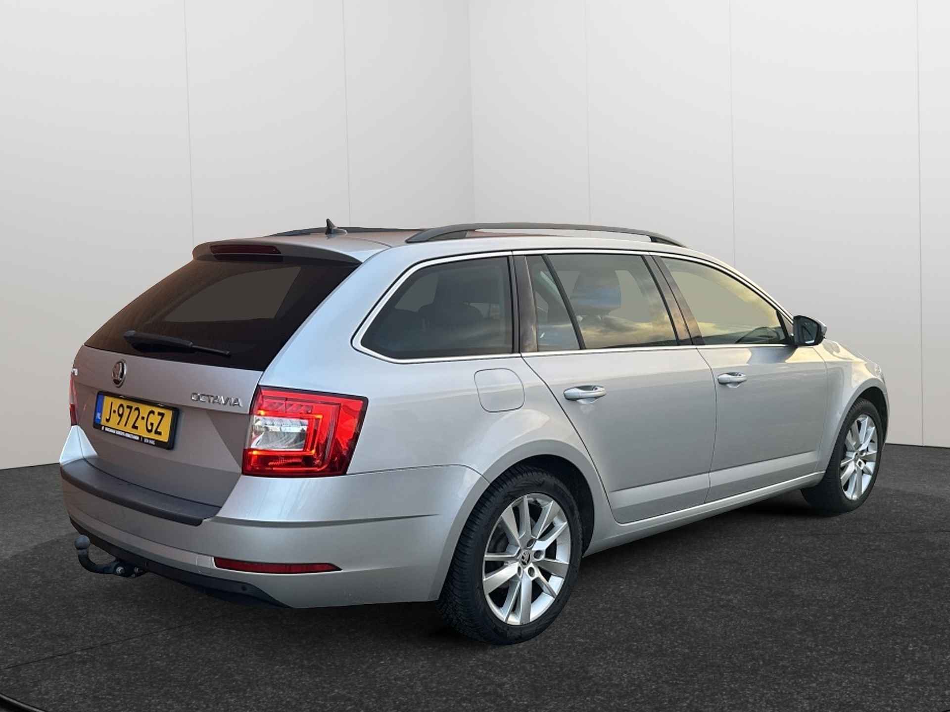 Skoda Octavia Combi 1.5 TSI Business Edition 150PK Automaat Navigatie Half Leder - 31/37