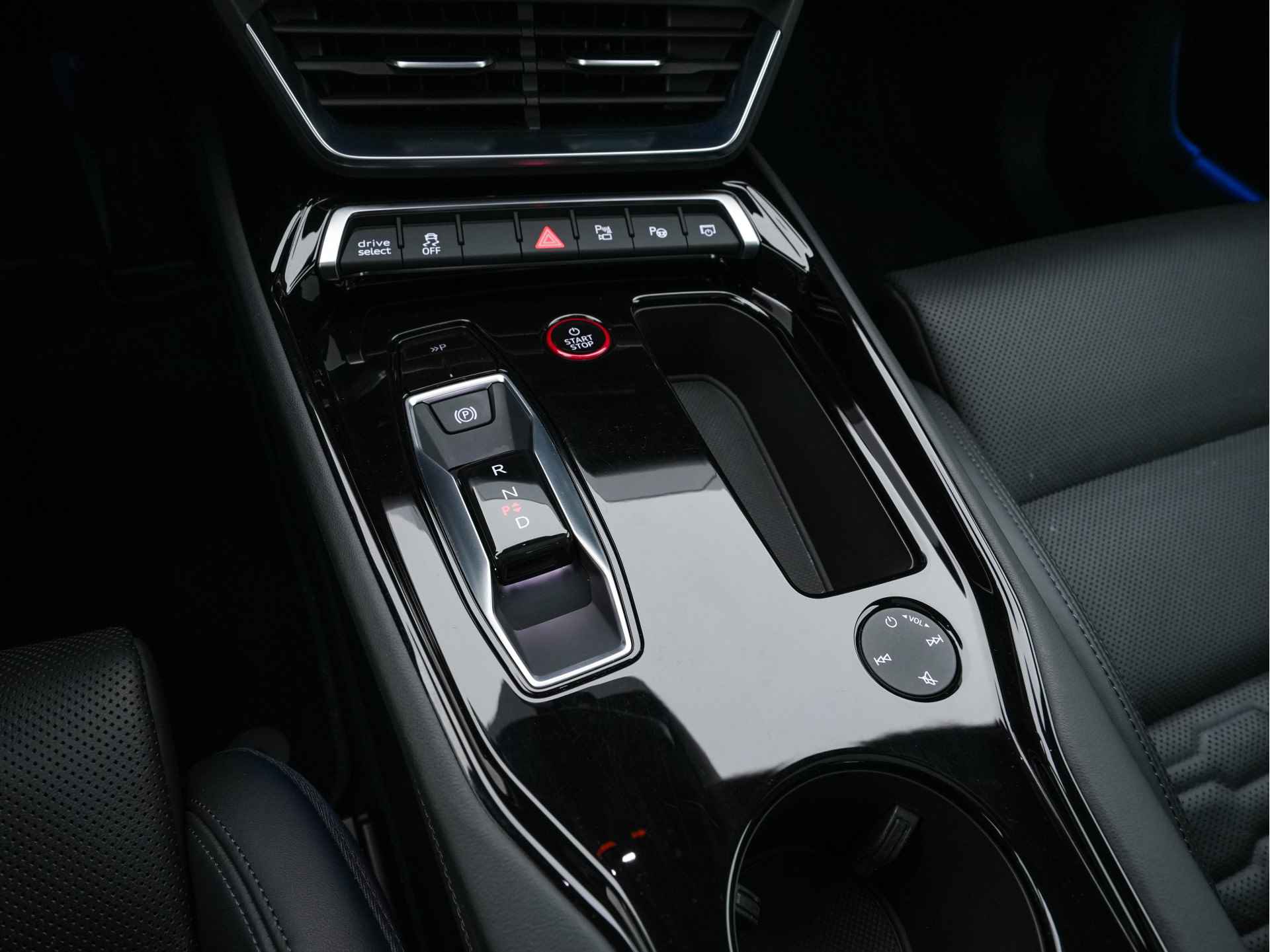 Audi e-tron GT 93 kWh [ 3-Fase ] *PANO |  | FULL-LEATHER | BANG&OLUFSEN-AUDIO | HEAD-UP | ADAPT.CRUISE | BLIS |  MATRIX-LED | AIR-SUSPENSION | SPORT-SEATS | SURROUND-VIEW | KEYLESS | DIGI-COCKPIT | DAB+ | NAVI-FULLMAP | 21"A - 12/44