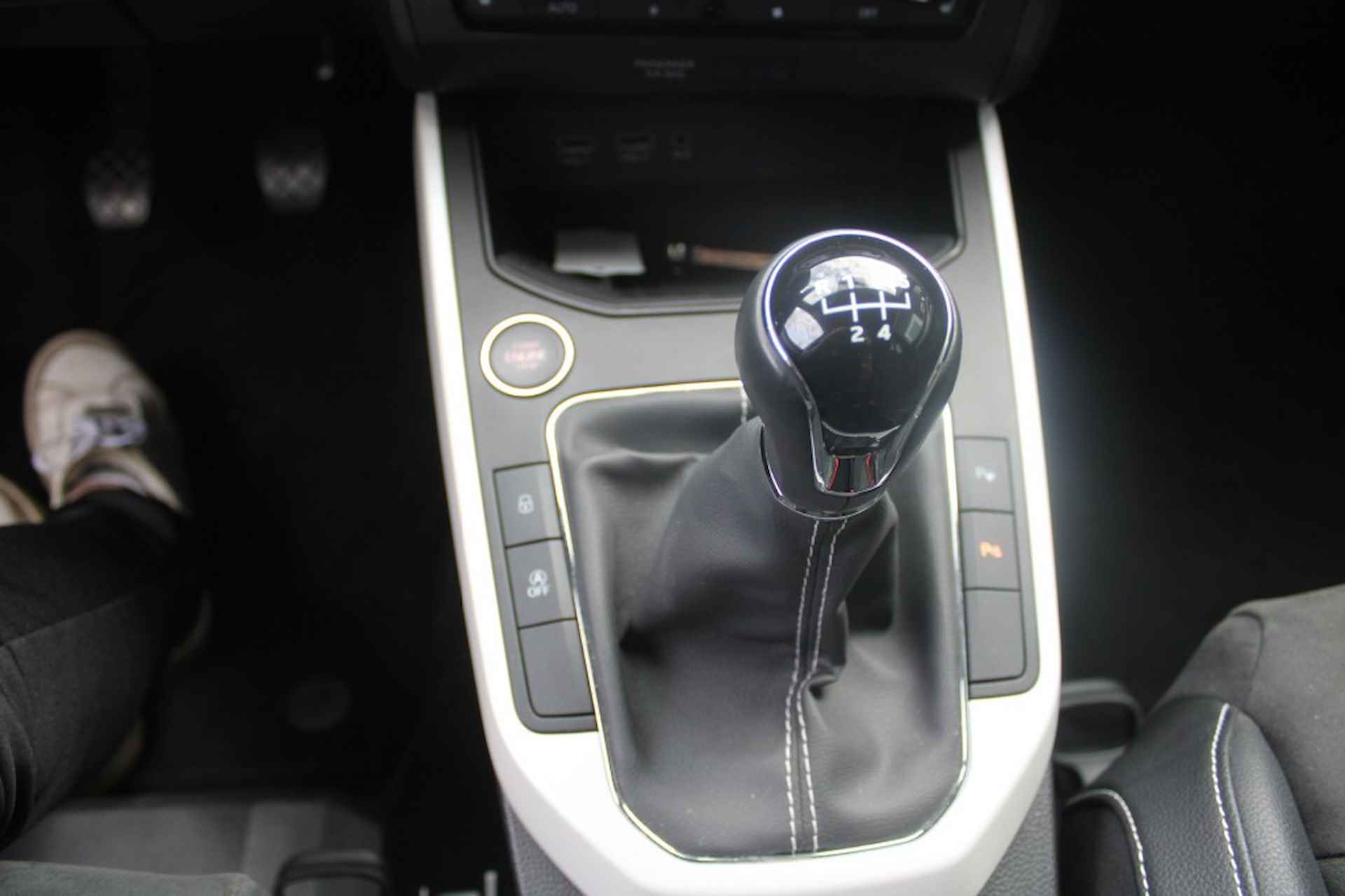 SEAT Arona 1.0 TSi  Xcellence Pack Beats+Proff.+Winter Apple Car Leder LED - 26/34
