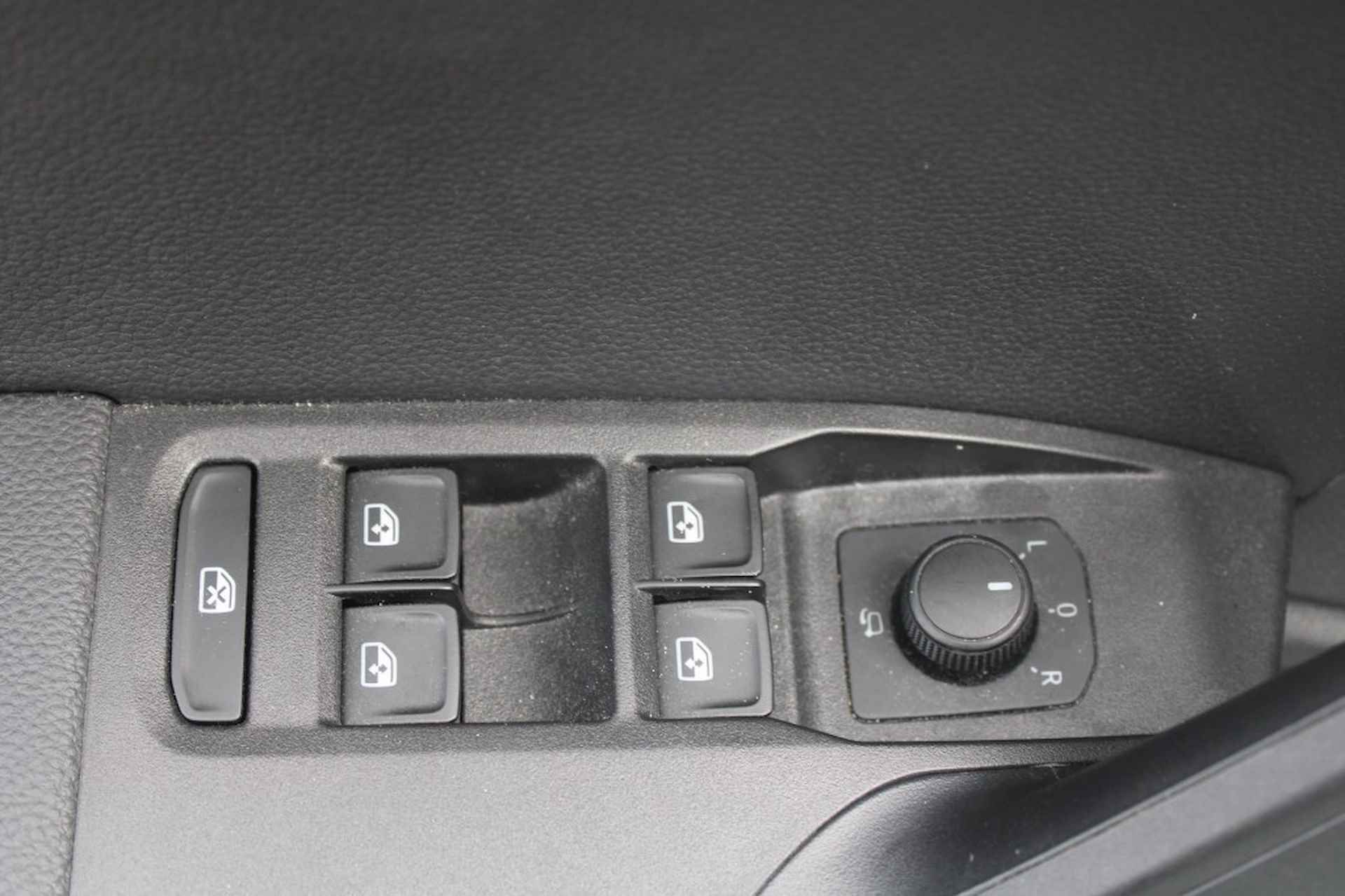 SEAT Arona 1.0 TSi  Xcellence Pack Beats+Proff.+Winter Apple Car Leder LED - 29/34