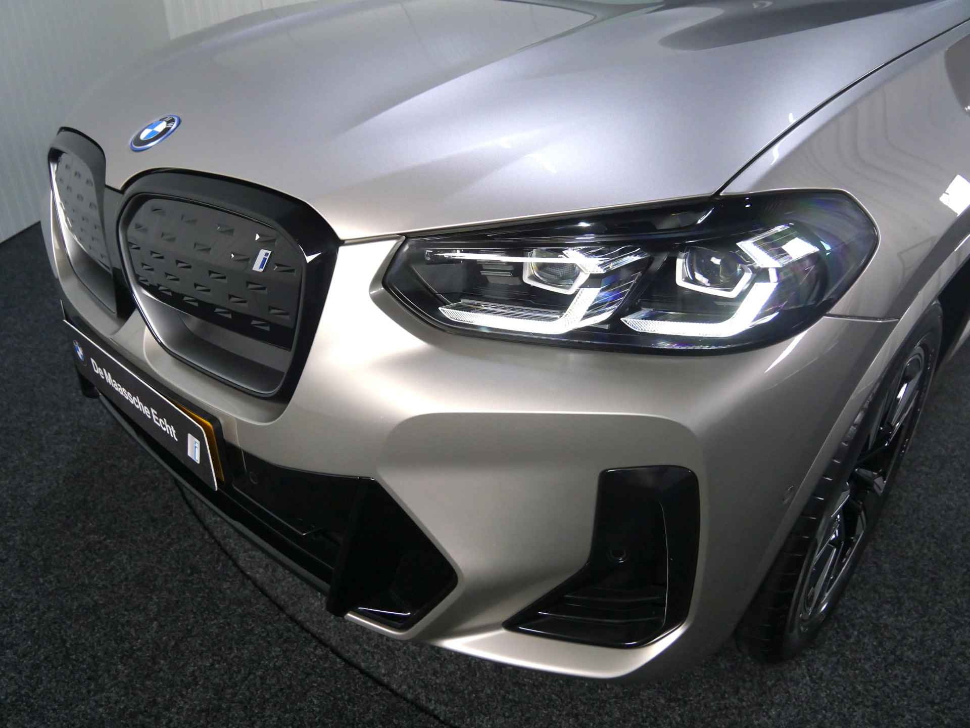 BMW iX3 Executive 80 kWh / Adaptief onderstel / Trekhaak / Sportstoelen / Stoelverwarming / Adaptieve LED / Parking Assistant / Live Cockpit Professional - 23/34