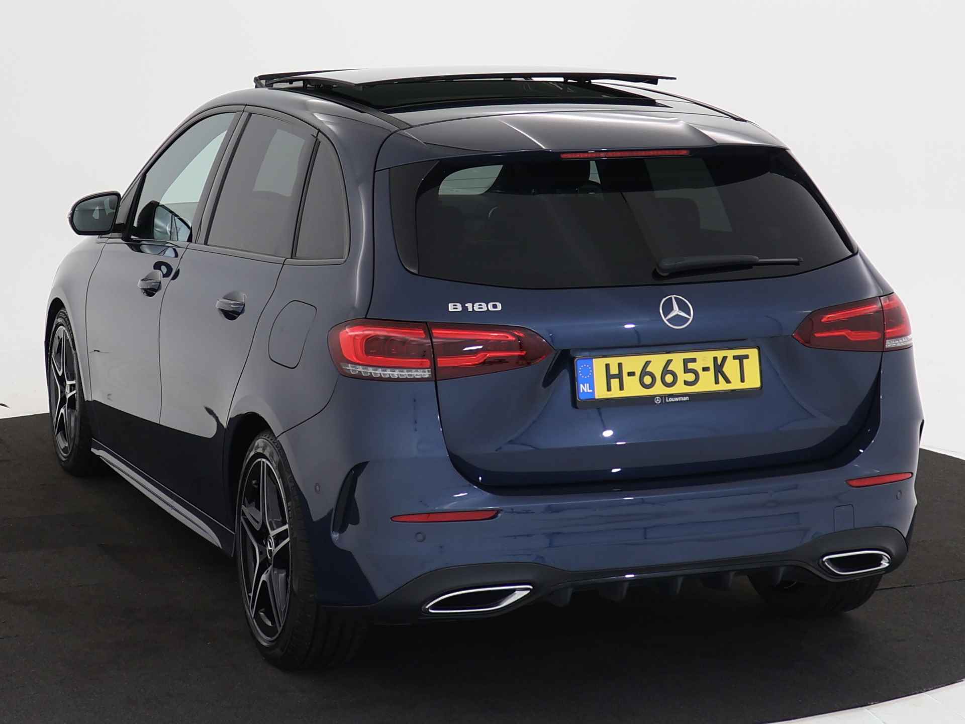 Mercedes-Benz B-Klasse 180 Business Solution AMG | Panoramadak | MBUX wide screen | Navigatie | Parking support met camera achter | inclusief 24 maanden MB Certified garantie voor Europa. - 17/44