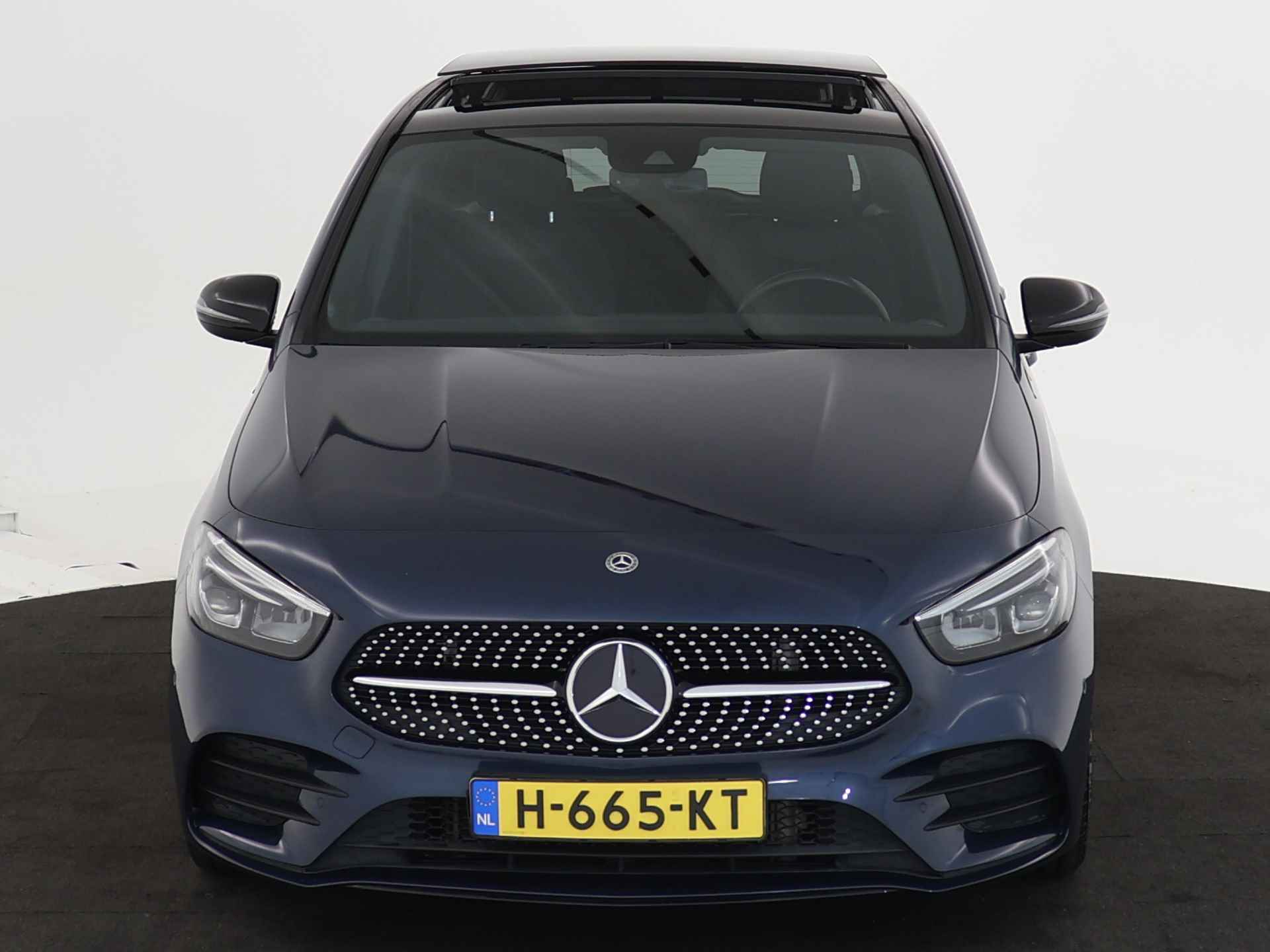 Mercedes-Benz B-Klasse 180 Business Solution AMG | Panoramadak | MBUX wide screen | Navigatie | Parking support met camera achter | inclusief 24 maanden MB Certified garantie voor Europa. - 28/44