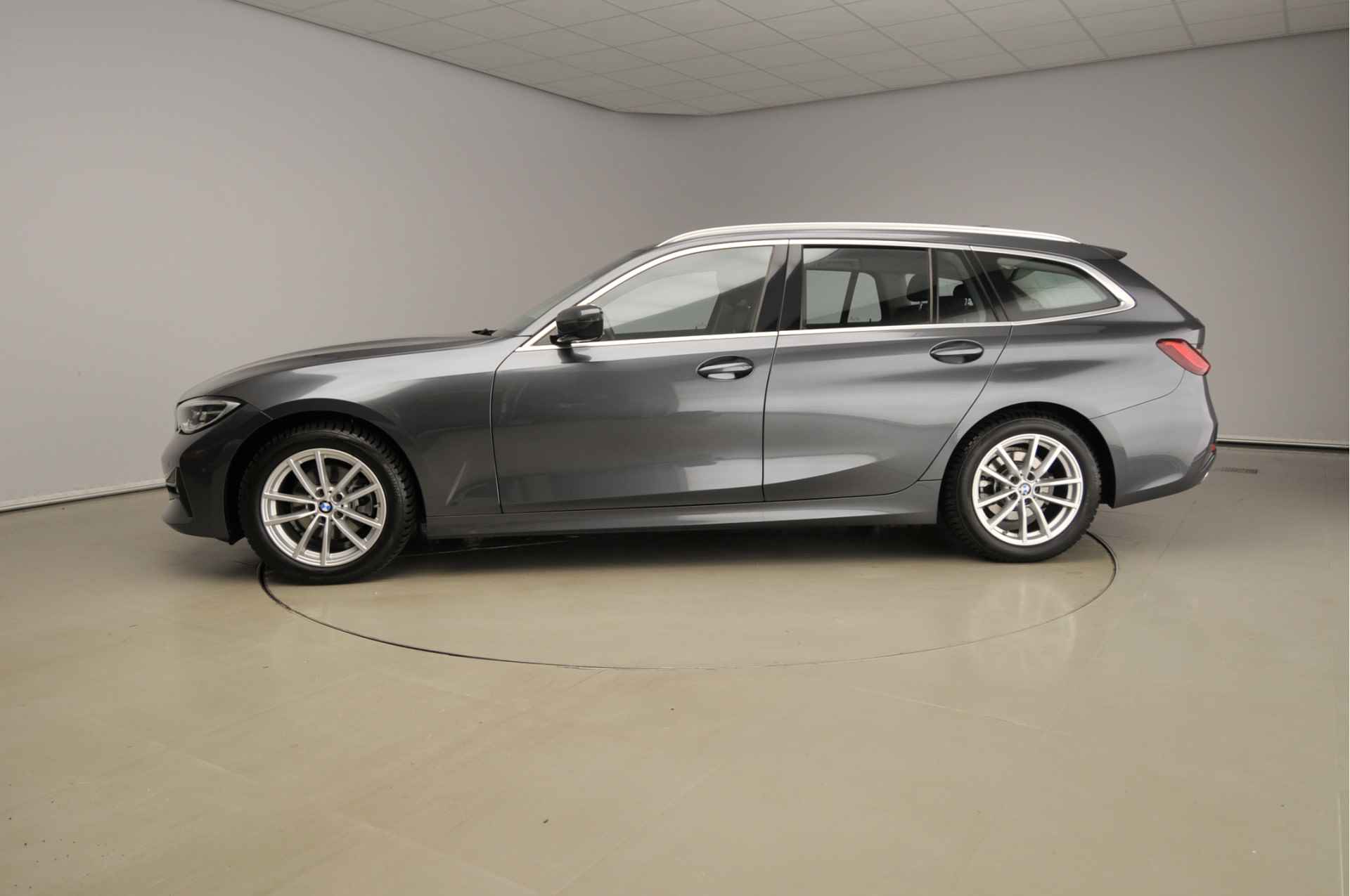 BMW 3 Serie Touring 320d LED / Leder / Navigatie / Sportstoelen / Chrome line / Stoelverwarming / DAB / Hifi speakers / Alu 17 inch - 3/39