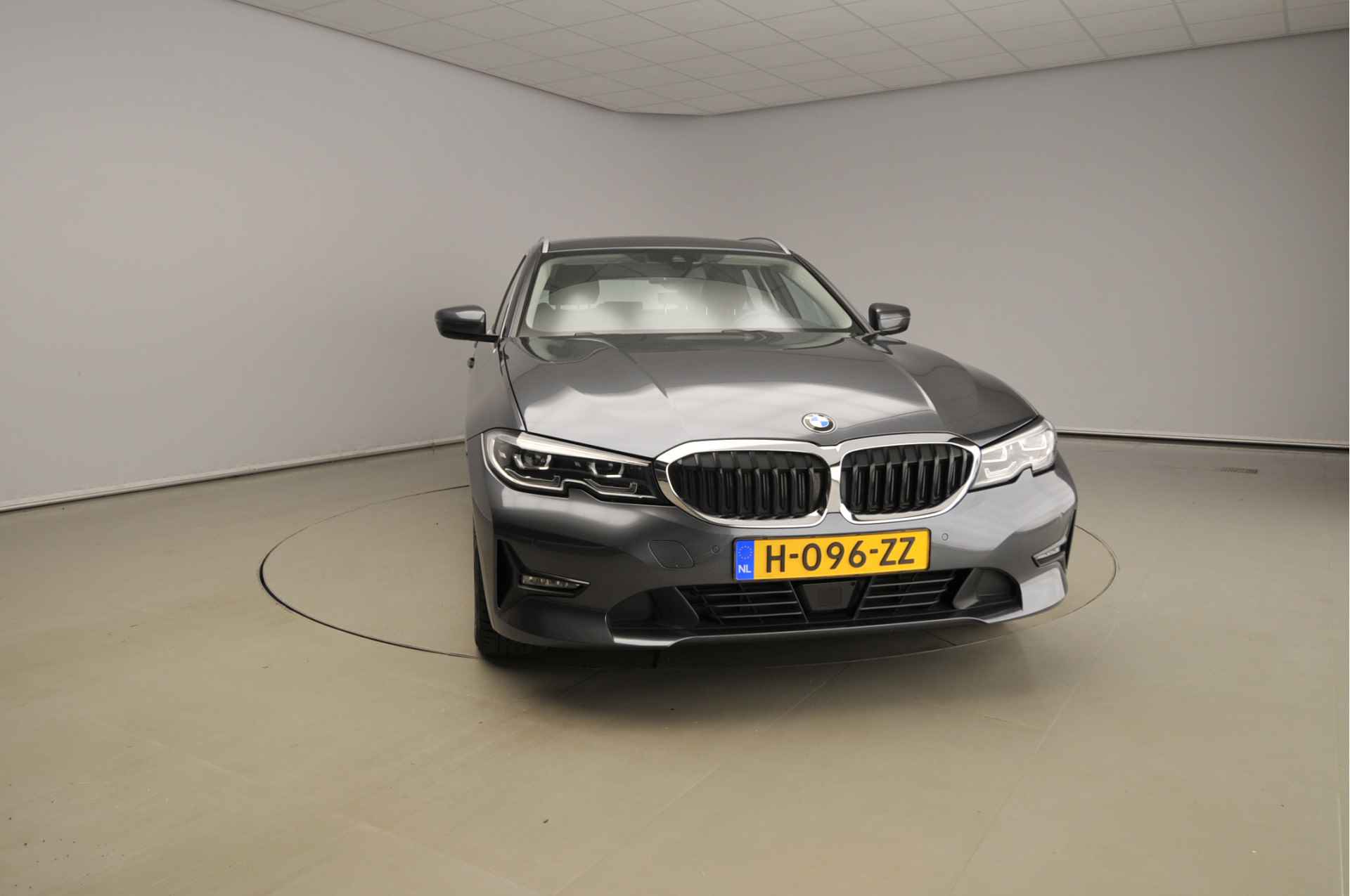 BMW 3 Serie Touring 320d LED / Leder / Navigatie / Sportstoelen / Chrome line / Stoelverwarming / DAB / Hifi speakers / Alu 17 inch - 6/39