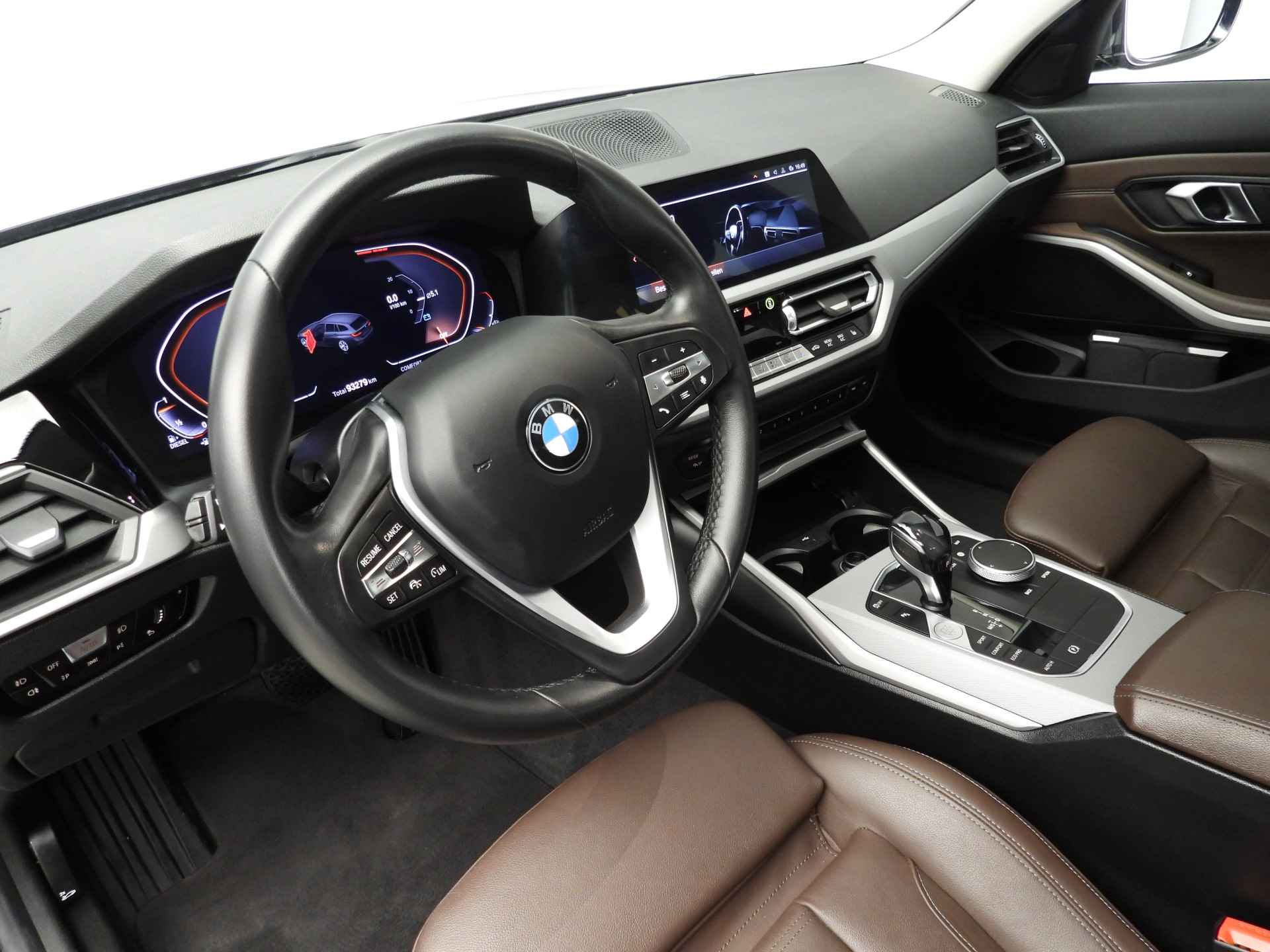 BMW 3 Serie Touring 320d LED / Leder / Navigatie / Sportstoelen / Chrome line / Stoelverwarming / DAB / Hifi speakers / Alu 17 inch - 7/39