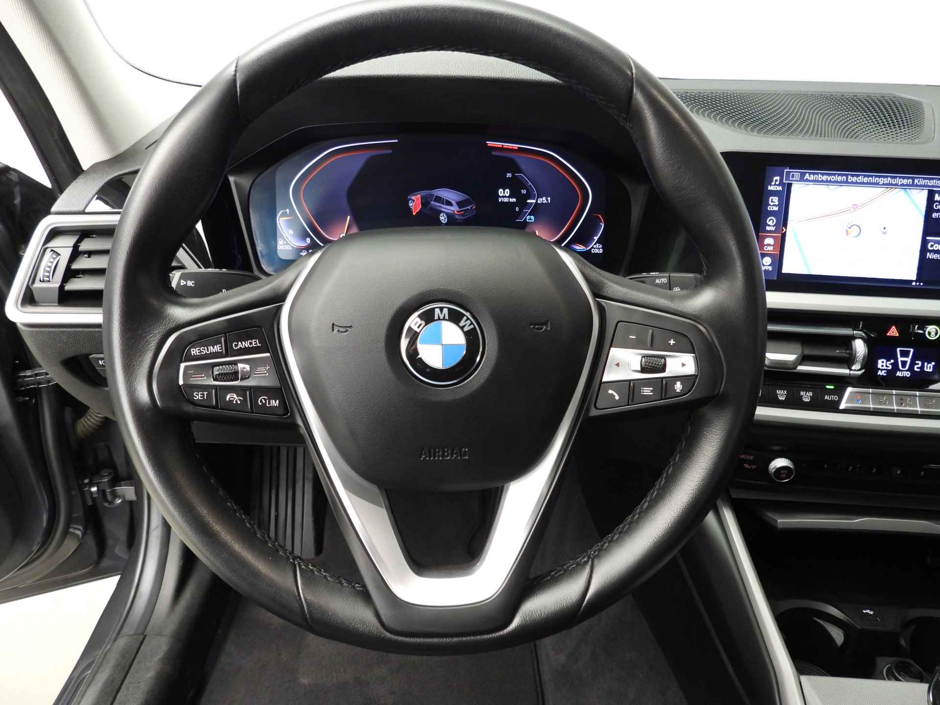 BMW 3 Serie Touring 320d LED / Leder / Navigatie / Sportstoelen / Chrome line / Stoelverwarming / DAB / Hifi speakers / Alu 17 inch - 11/39