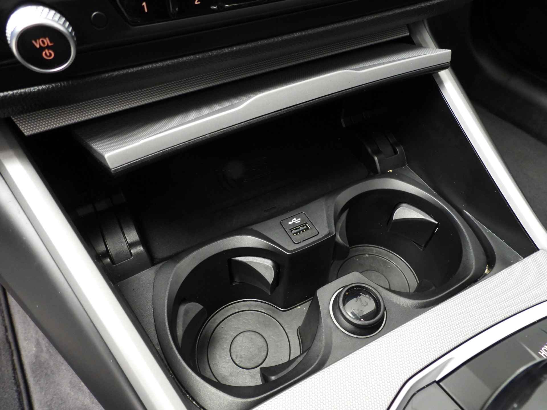 BMW 3 Serie Touring 320d LED / Leder / Navigatie / Sportstoelen / Chrome line / Stoelverwarming / DAB / Hifi speakers / Alu 17 inch - 29/39