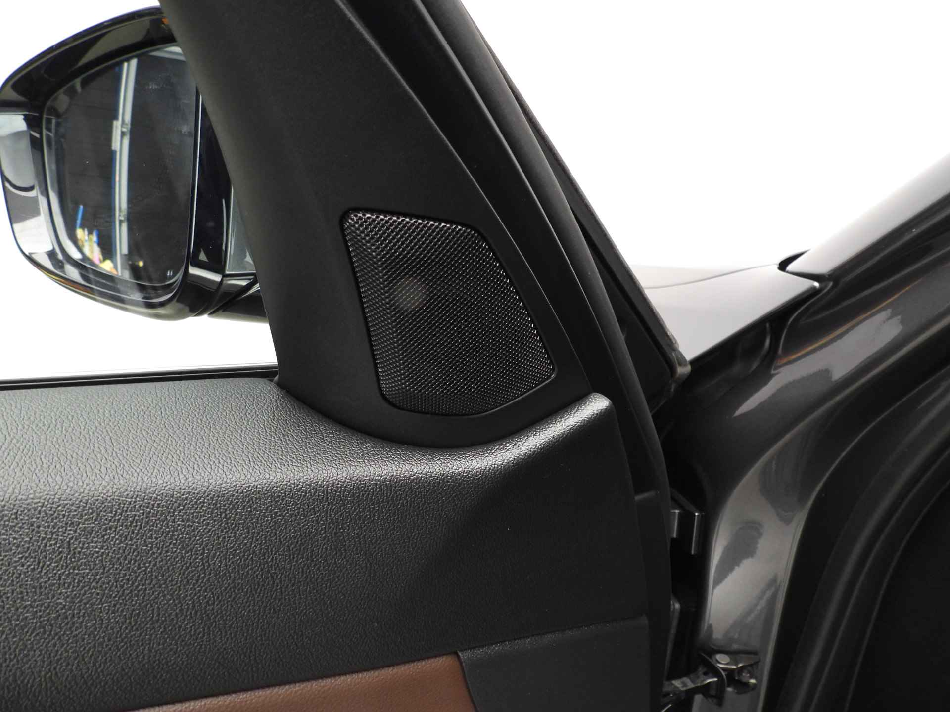 BMW 3 Serie Touring 320d LED / Leder / Navigatie / Sportstoelen / Chrome line / Stoelverwarming / DAB / Hifi speakers / Alu 17 inch - 33/39