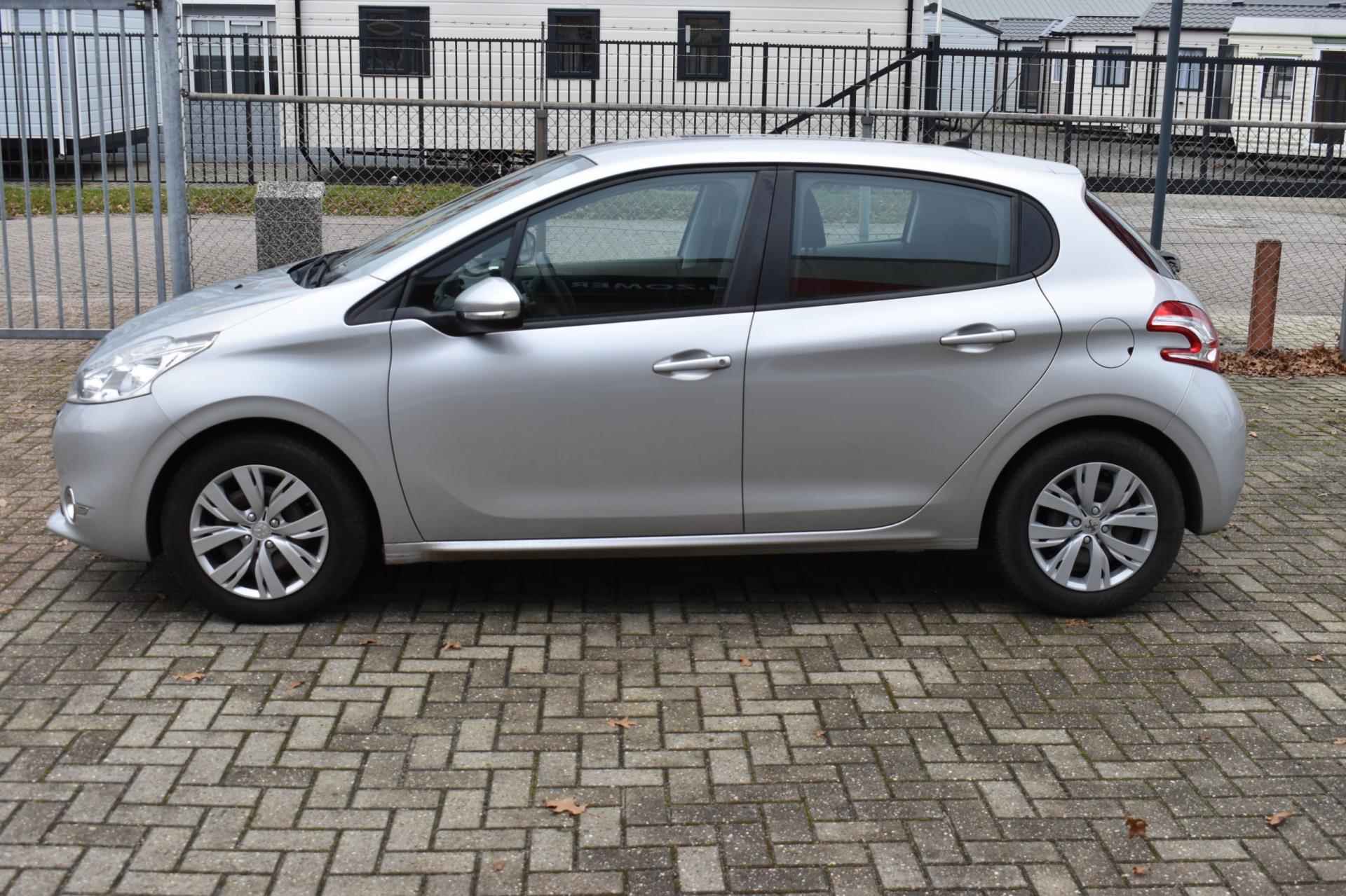Peugeot 208 1.4 HDi Active - 2/19