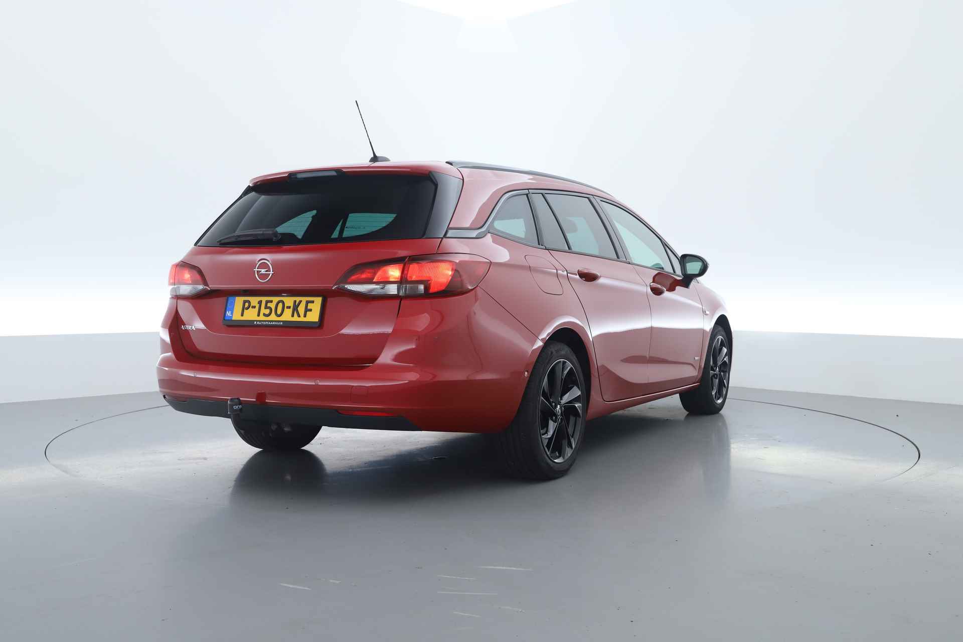 Opel Astra Sports Tourer 1.2 Design & Tech | Navi | Camera | Trekhaak | Dodehoek | Park Assist - 2/28