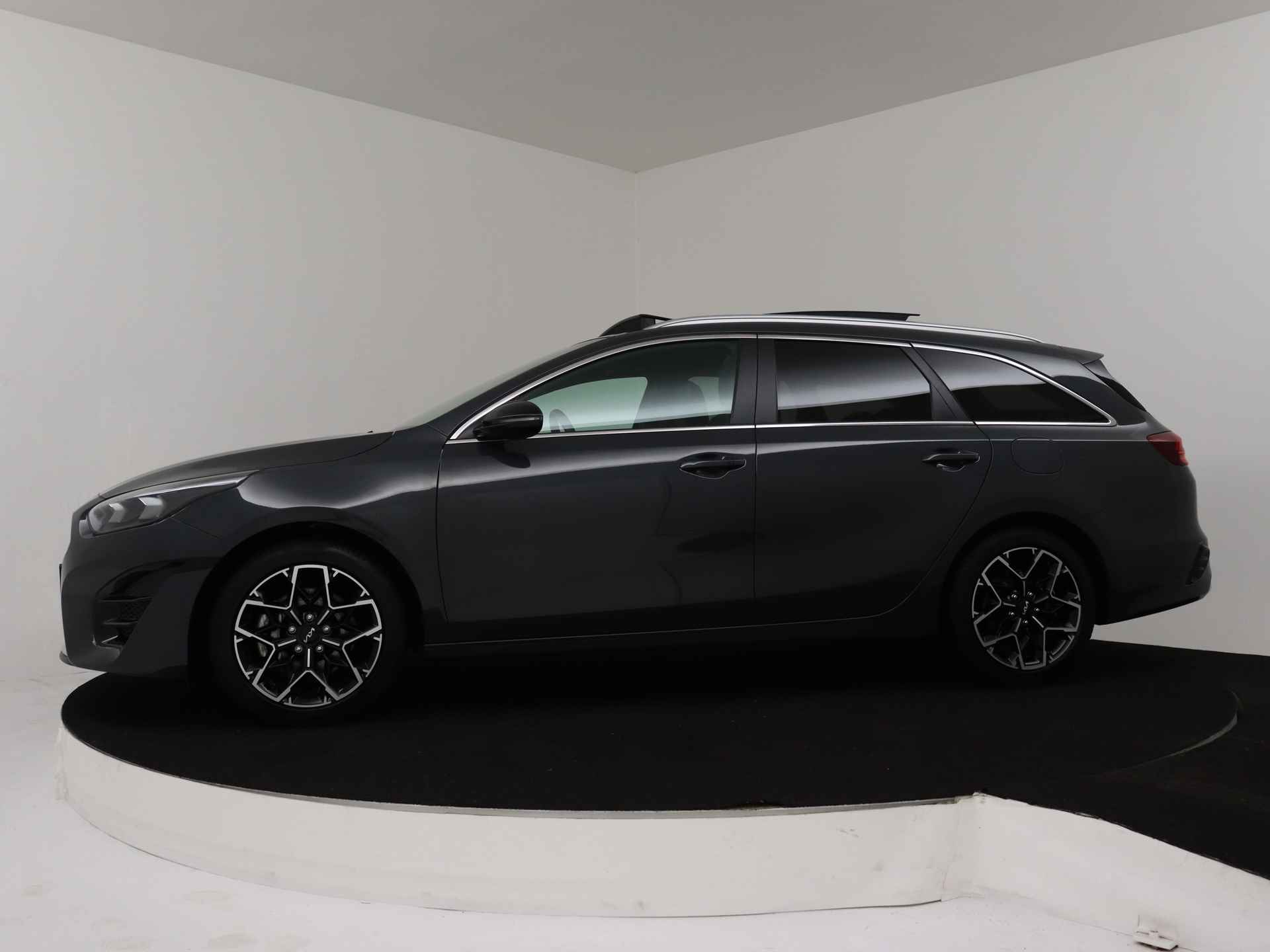 Kia Ceed Sportswagon 1.0 T-GDi 120pk GT-Line | Panoramadak | Adaptive Cruise control | Lane Assist | Dodehoek Sensor | Beschikbaar per 04-10-2024 - 4/39