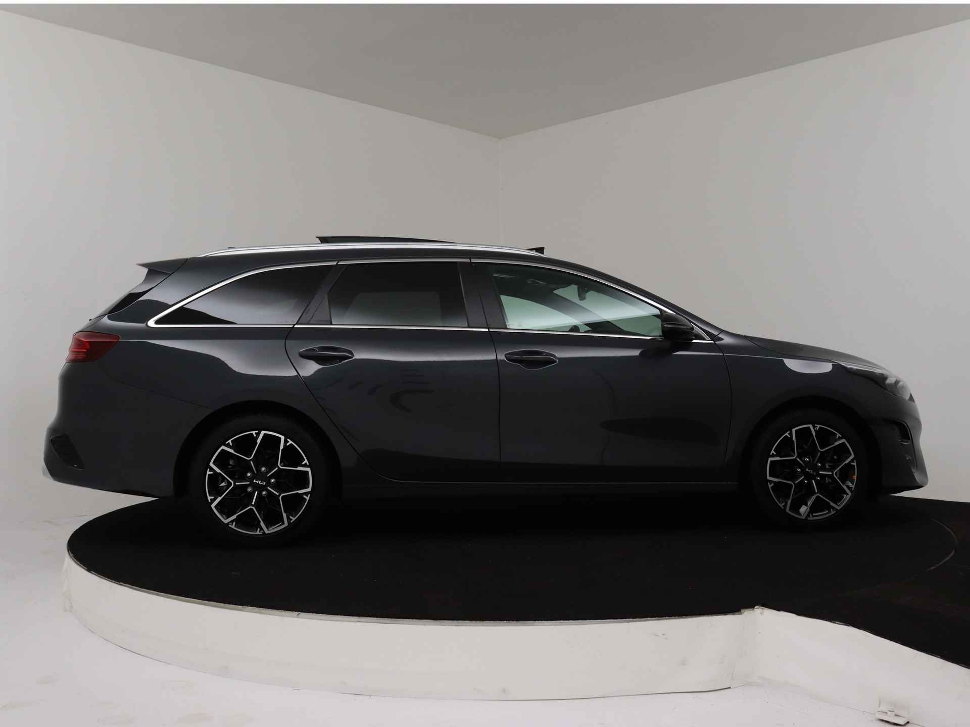 Kia Ceed Sportswagon 1.0 T-GDi 120pk GT-Line | Panoramadak | Adaptive Cruise control | Lane Assist | Dodehoek Sensor | Beschikbaar per 04-10-2024 - 15/39