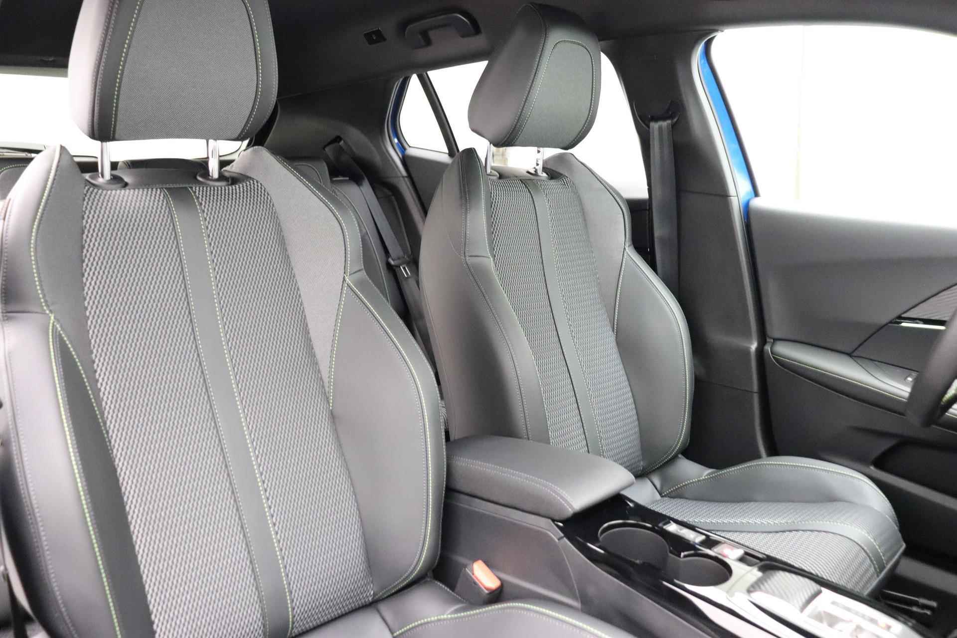 Peugeot e-2008 EV GT 54 kWh | Facelift| Achteruitrijcamera | Adaptive Cruis control | Dode hoek detectie | Navigatie | - 10/36