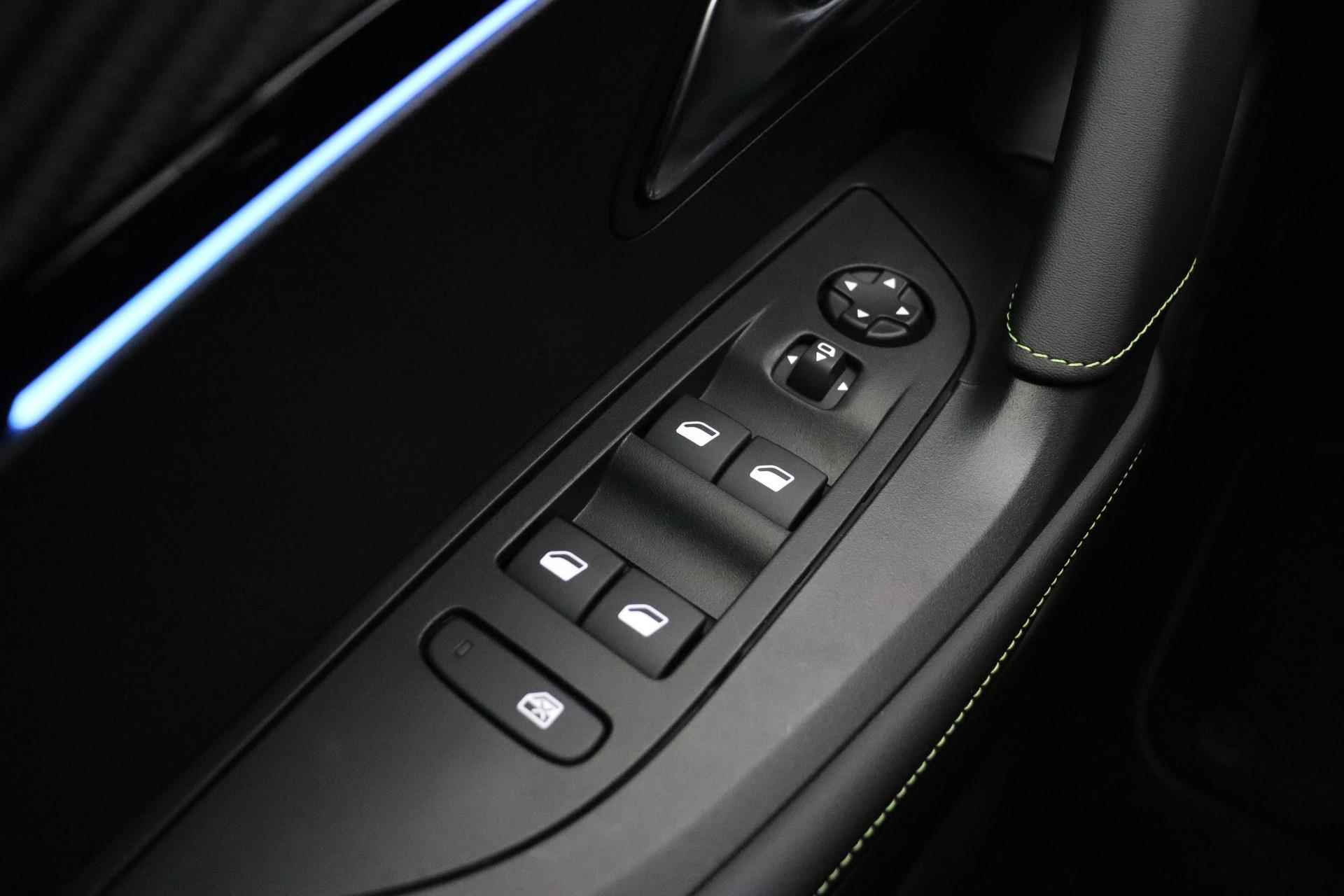 Peugeot e-2008 EV GT 54 kWh | Facelift| Achteruitrijcamera | Adaptive Cruis control | Dode hoek detectie | Navigatie | - 18/36
