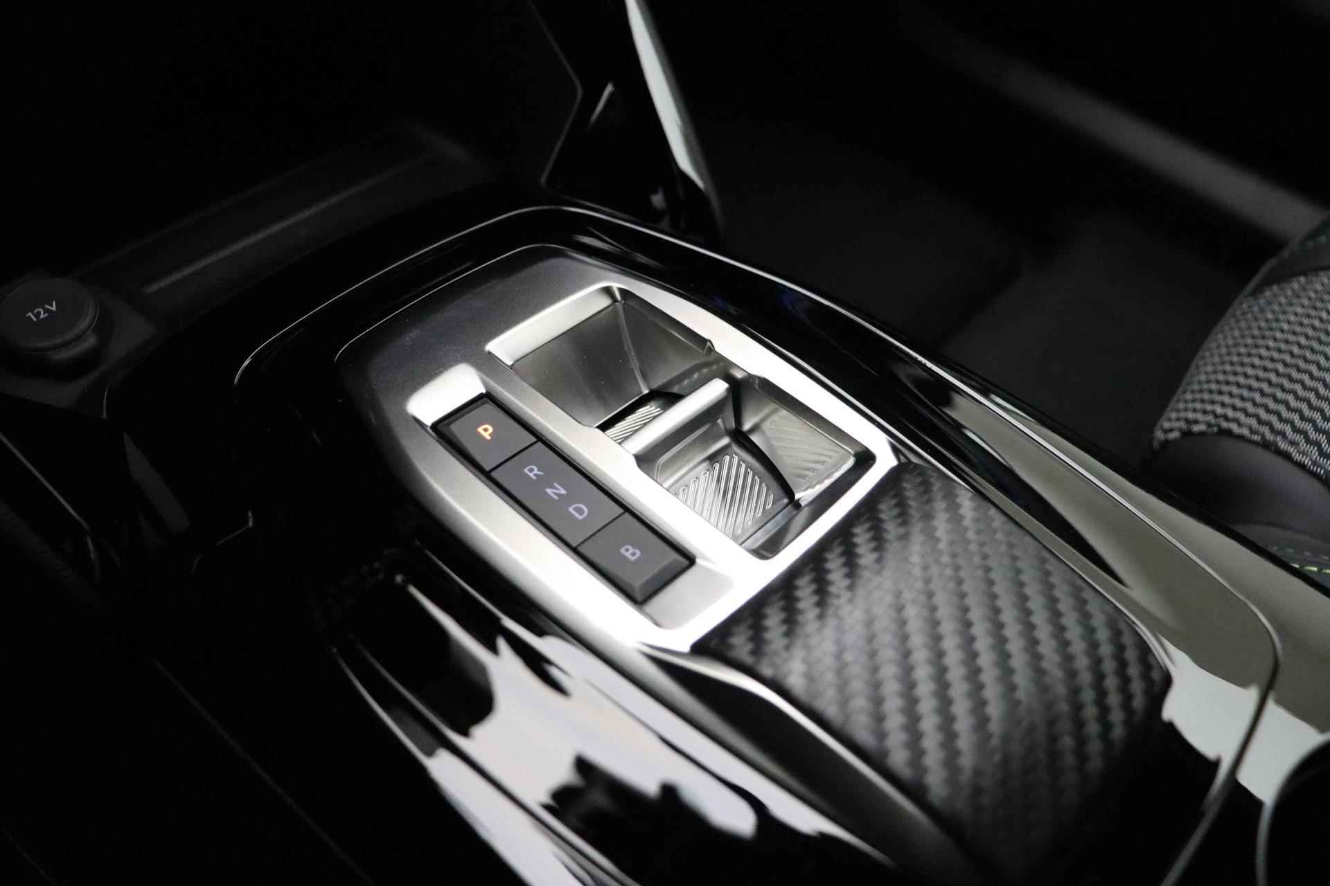 Peugeot e-2008 EV GT 54 kWh | Facelift| Achteruitrijcamera | Adaptive Cruis control | Dode hoek detectie | Navigatie | - 19/36