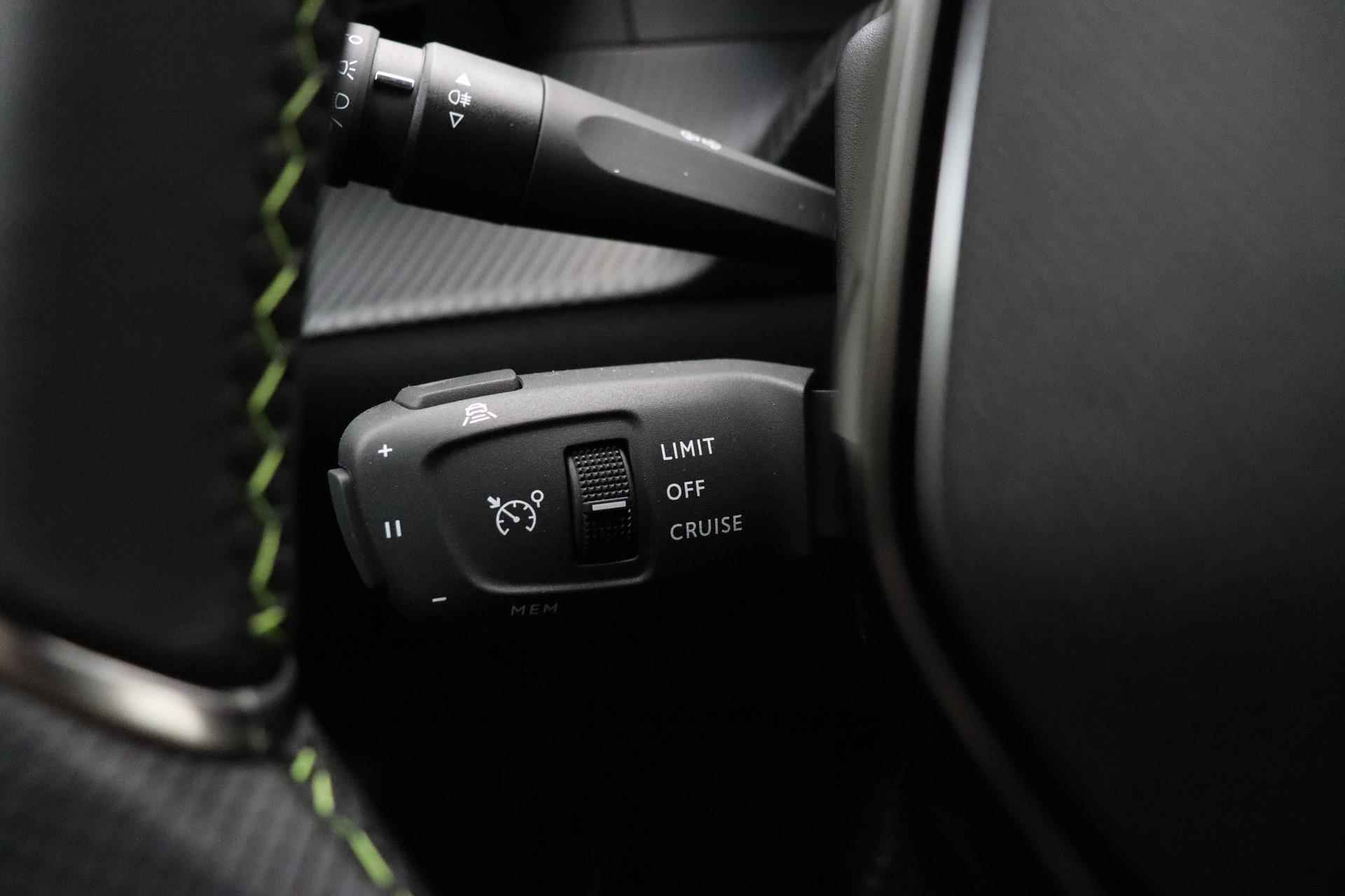 Peugeot e-2008 EV GT 54 kWh | Facelift| Achteruitrijcamera | Adaptive Cruis control | Dode hoek detectie | Navigatie | - 28/36