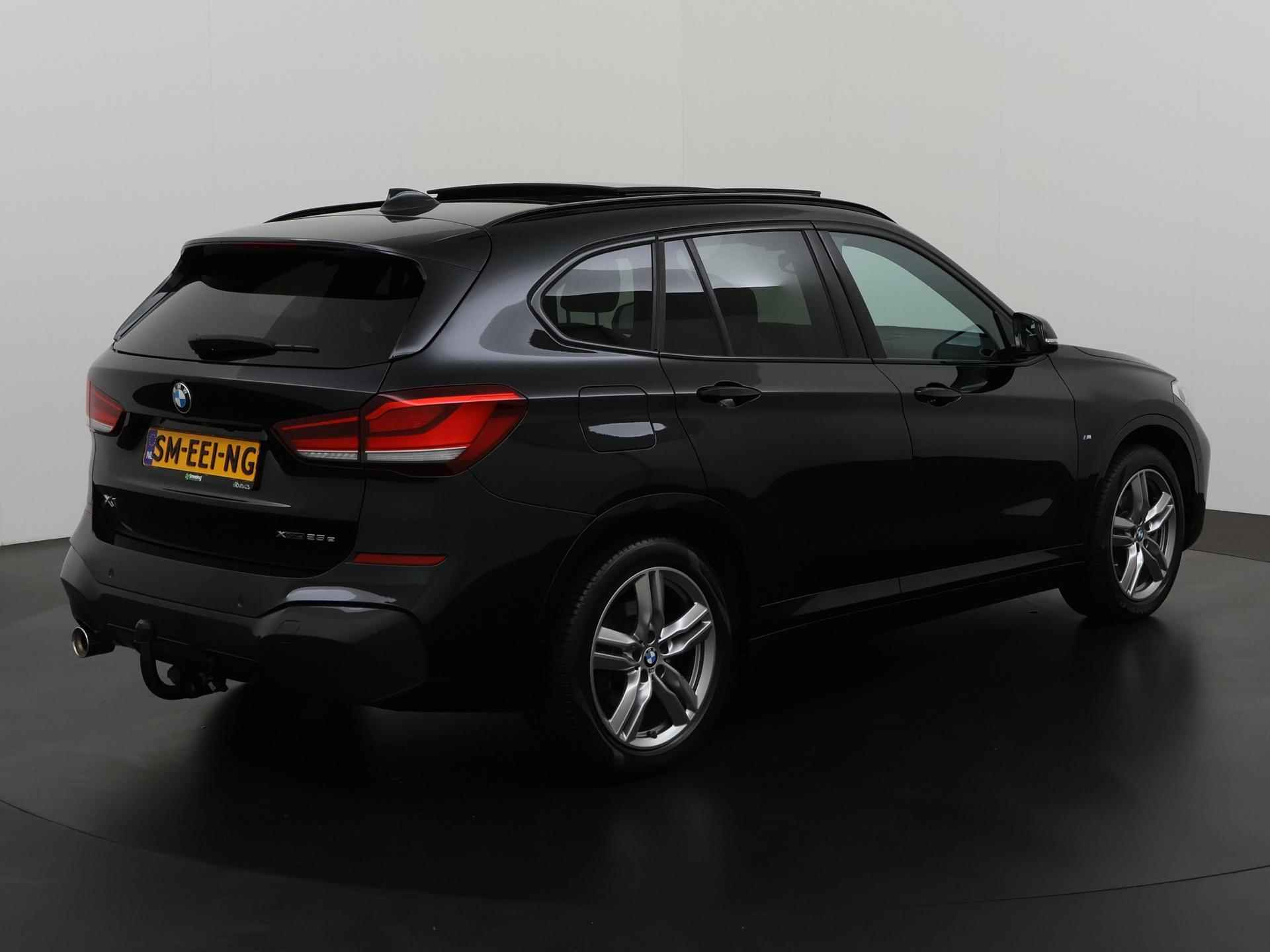 BMW X1 xDrive25e M Sport Shadow | Panoramadak | Mem stoel | Camera | Trekhaak | Zondag open! - 4/43